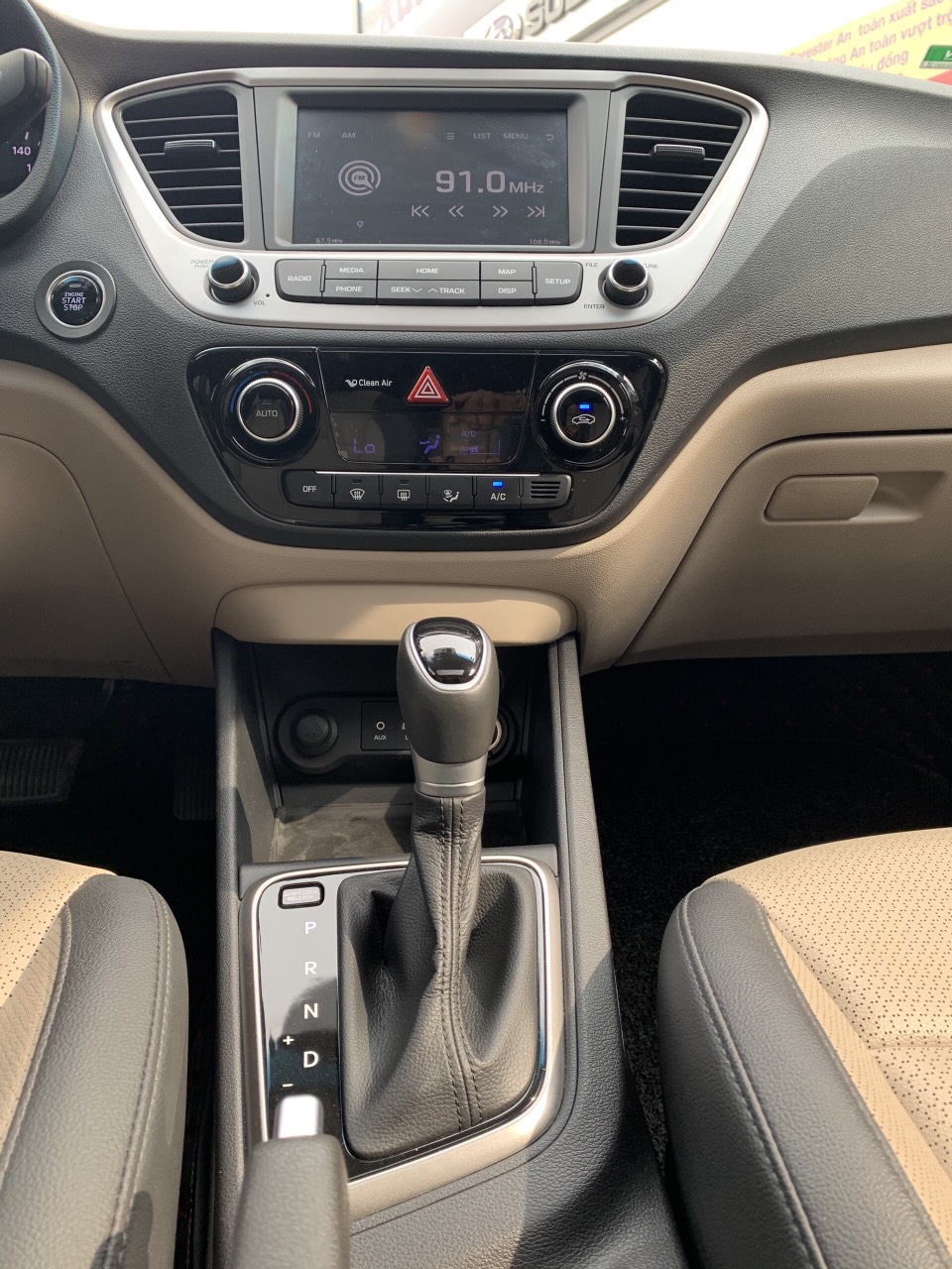 Hyundai Accent 1.4 AT bản Full 2019 - Bán Hyundai Accent 1.4 AT bản Full đời 2019, màu đỏ, biển SG -24.000km - xe đẹp giá tốt - giao ngay