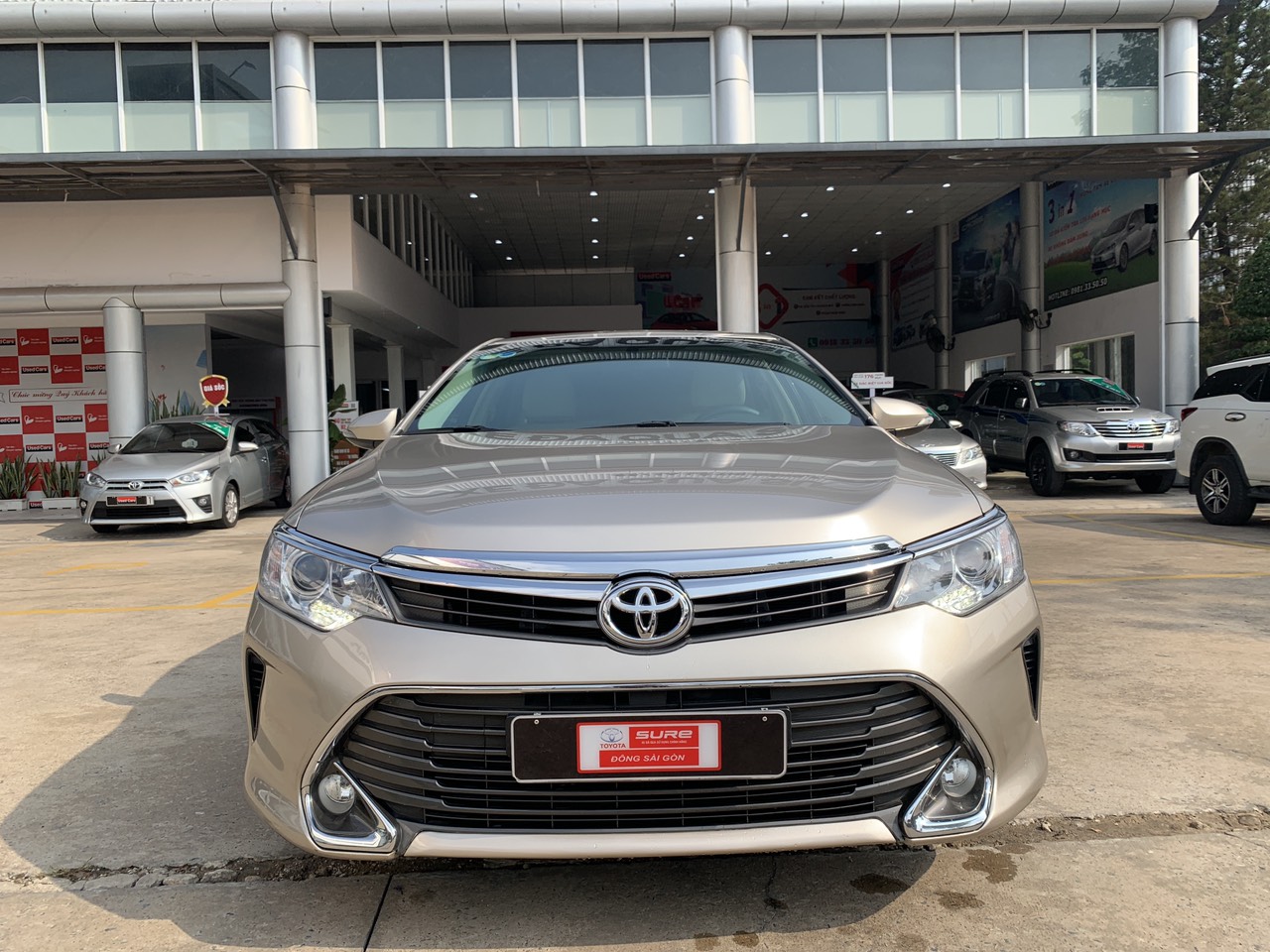 Toyota Camry 2.0E 2015 - Bán xe Toyota Camry 2.0E đời 2015, màu nâu vàng