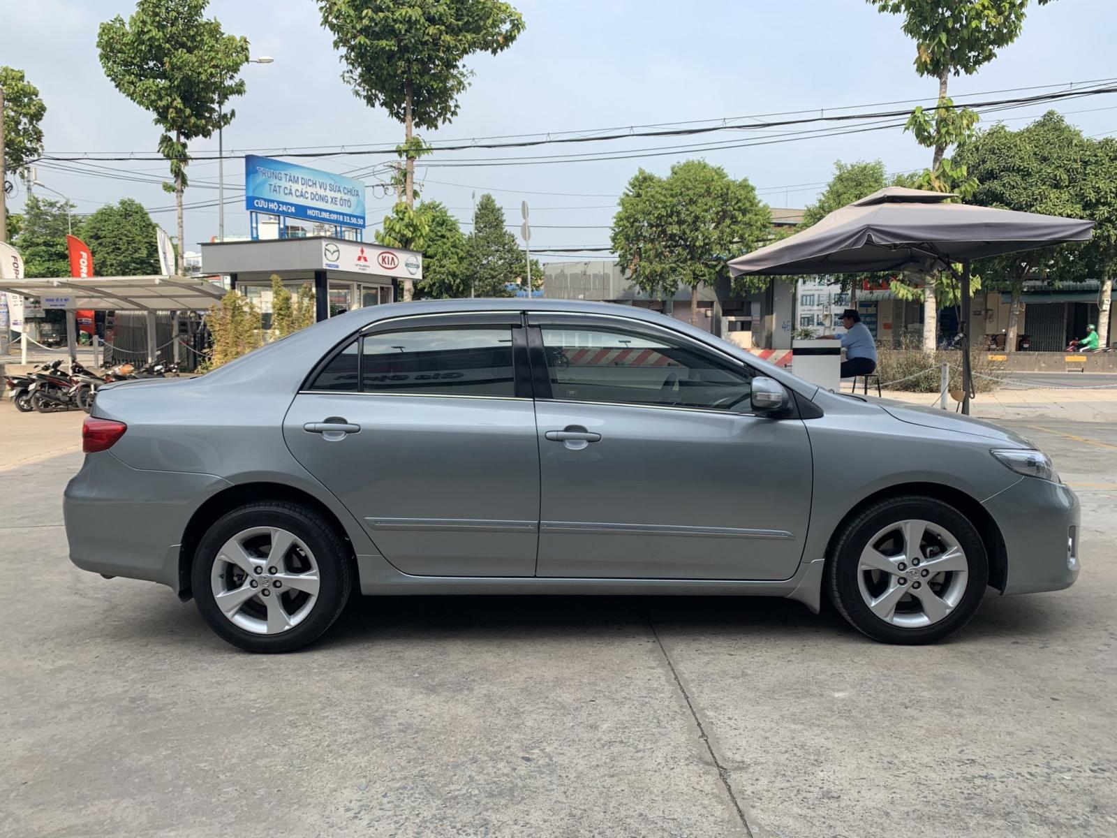 Toyota Corolla altis 2.0 2011 - Altis 2.0V 2011 xe đi rất ít, phụ kiện chất lượng