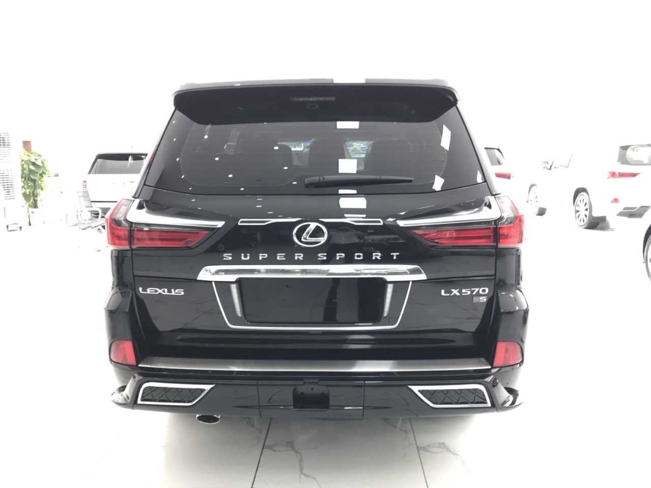 Lexus LX 570 2021 - Một chiếc duy nhất LX570 Super Sport S màu đen sản xuất 2021