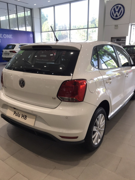 Volkswagen Polo 2020 - Cần bán xe Volkswagen Polo đời 2020, màu trắng, nhập khẩu