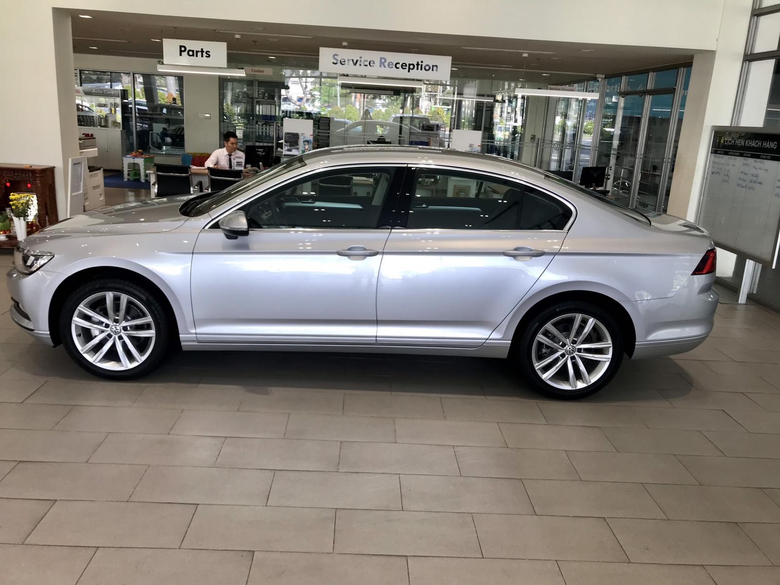 Volkswagen Passat 2019 - Cần bán xe Volkswagen Passat đời 2019, màu bạc, nhập khẩu nguyên chiếc