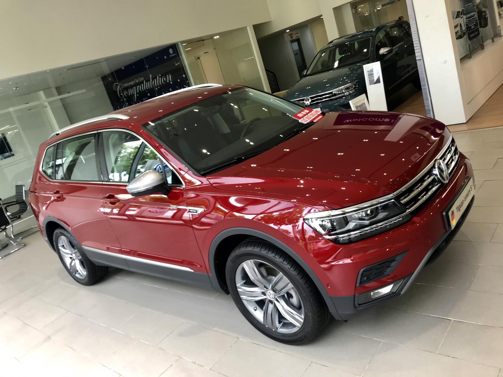 Volkswagen Tiguan 2021 - Volkswagen Tiguan màu đỏ, nhập khẩu nguyên chiếc