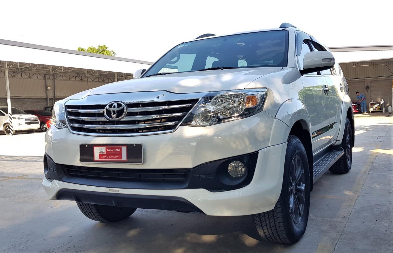 Toyota Fortuner 2.7V TRD Bản Thể thao 2014 - Xe Toyota Fortuner 2.7V TRD bản thể thao đời 2014, màu trắng, biển SG - chuẩn 78.000km - full option xịn xò