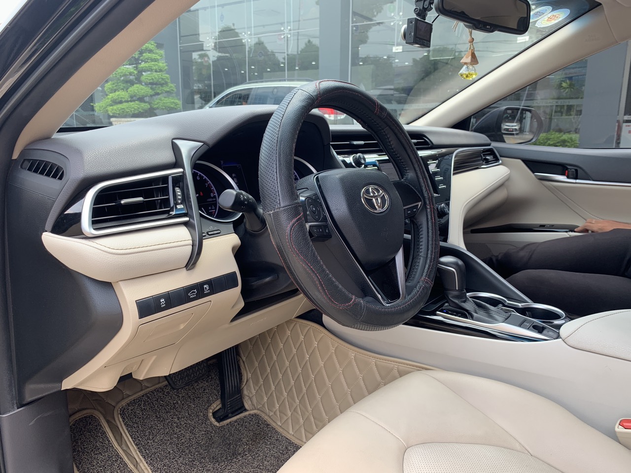 Toyota Camry 2.0G 2019 - Cần bán gấp Toyota Camry 2.0G sản xuất 2019, màu đen, nhập khẩu nguyên chiếc