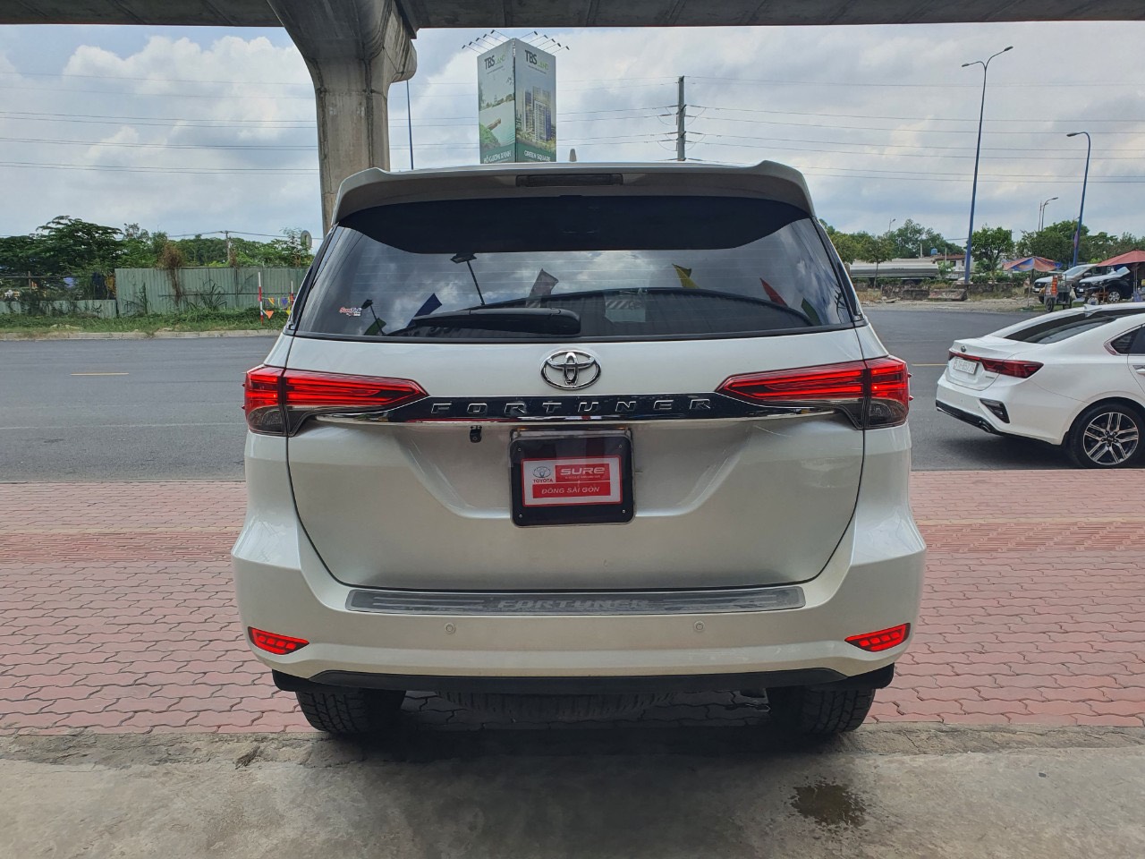 Toyota Fortuner 2.4G AT 2019 - Bán Toyota Fortuner 2.4G AT đời 2019, màu trắng, biển SG - lướt 19.000km - xe đẹp - giá tốt