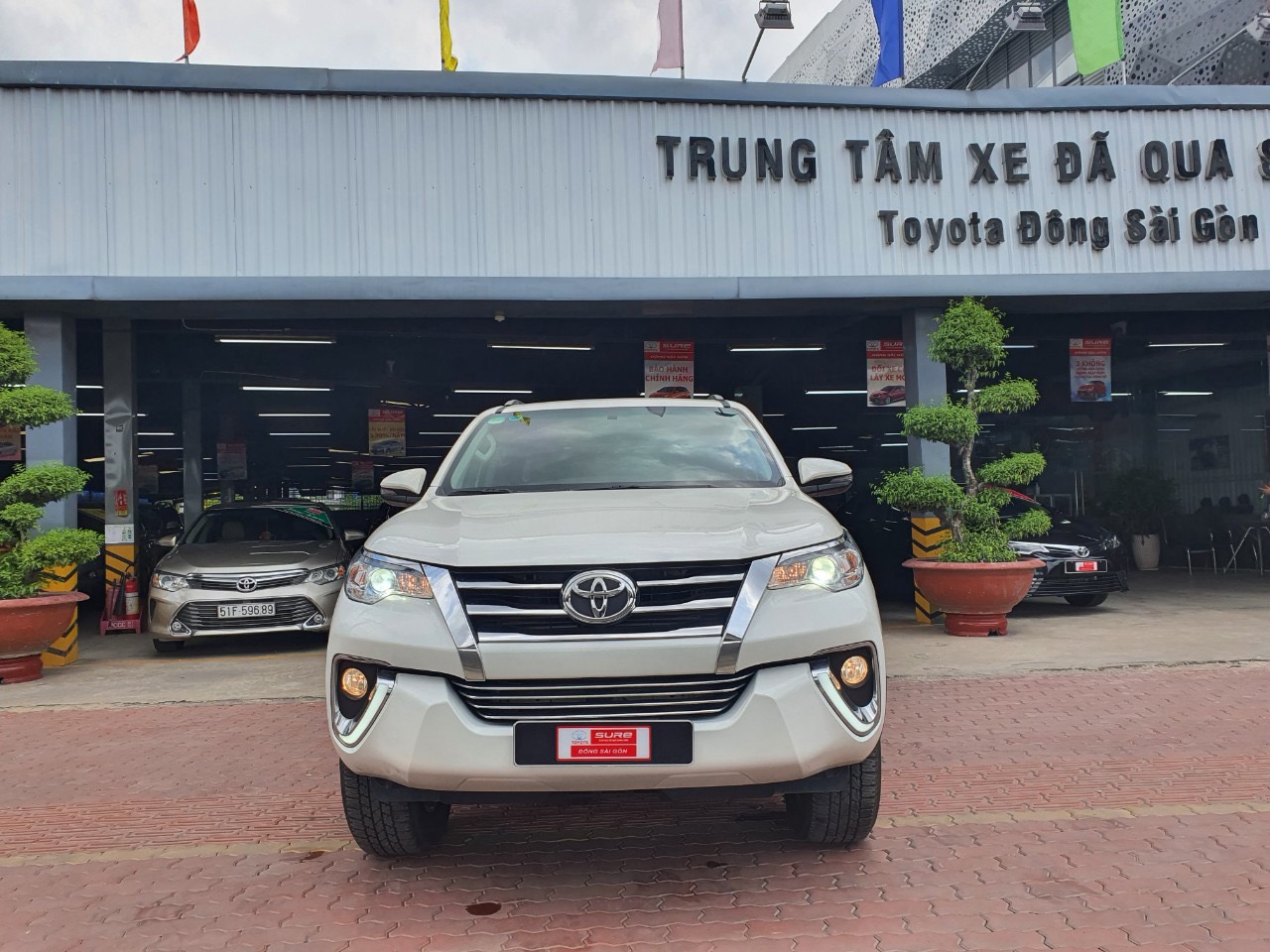 Toyota Fortuner 2.4G AT 2019 - Bán Toyota Fortuner 2.4G AT đời 2019, màu trắng, biển SG - lướt 19.000km - xe đẹp - giá tốt