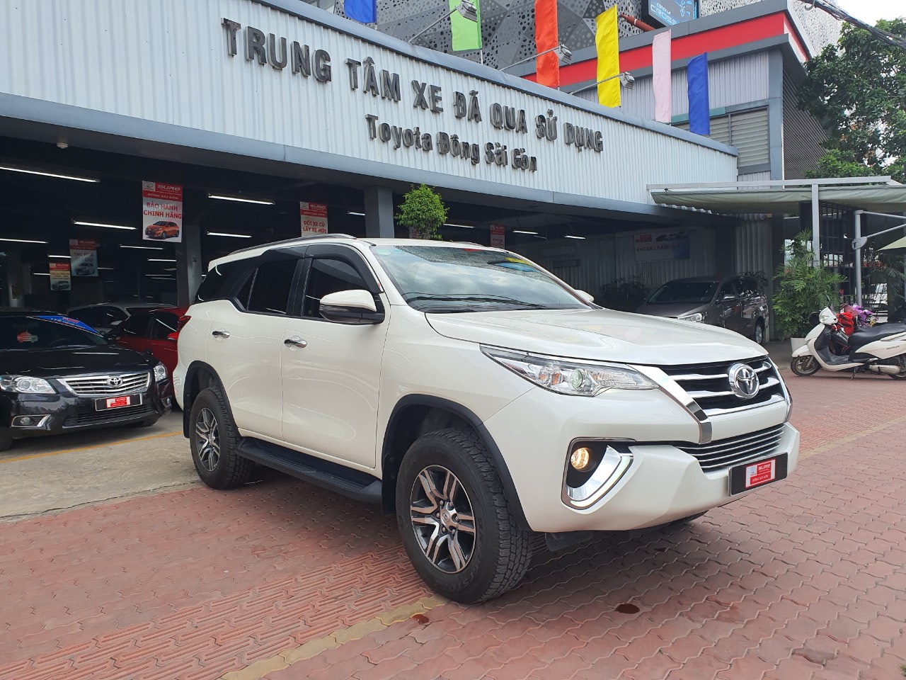 Toyota Fortuner 2.4G AT 2019 - Bán Toyota Fortuner 2.4G AT đời 2019, màu trắng, biển SG - lướt 19.000km - xe đẹp - giá tốt