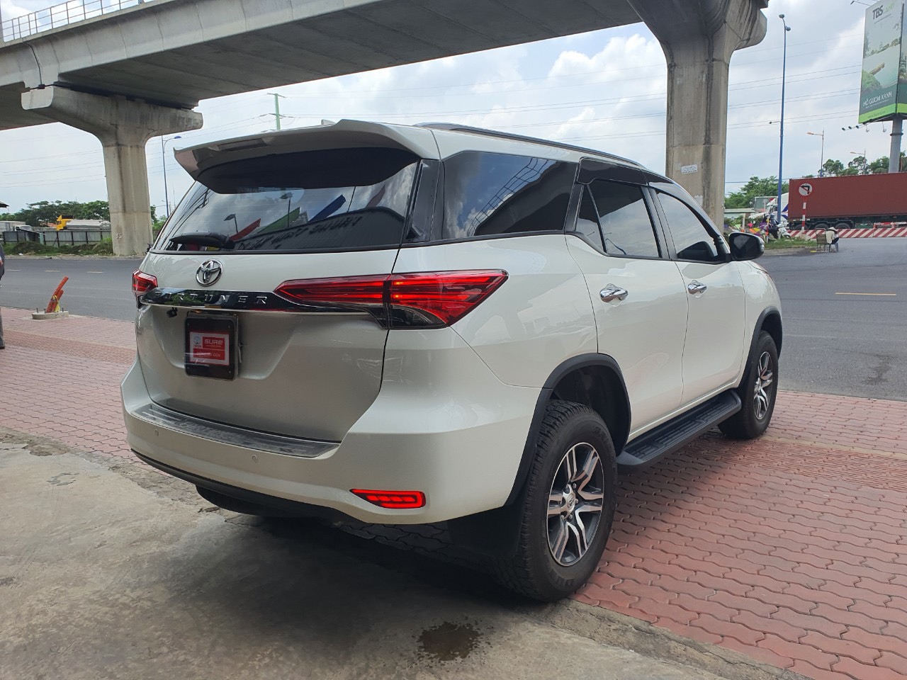 Toyota Fortuner 2.4G AT 2019 - Bán Toyota Fortuner 2.4G AT đời 2019, màu trắng, biển SG - lướt 19.000km - xe đẹp - giá tốt