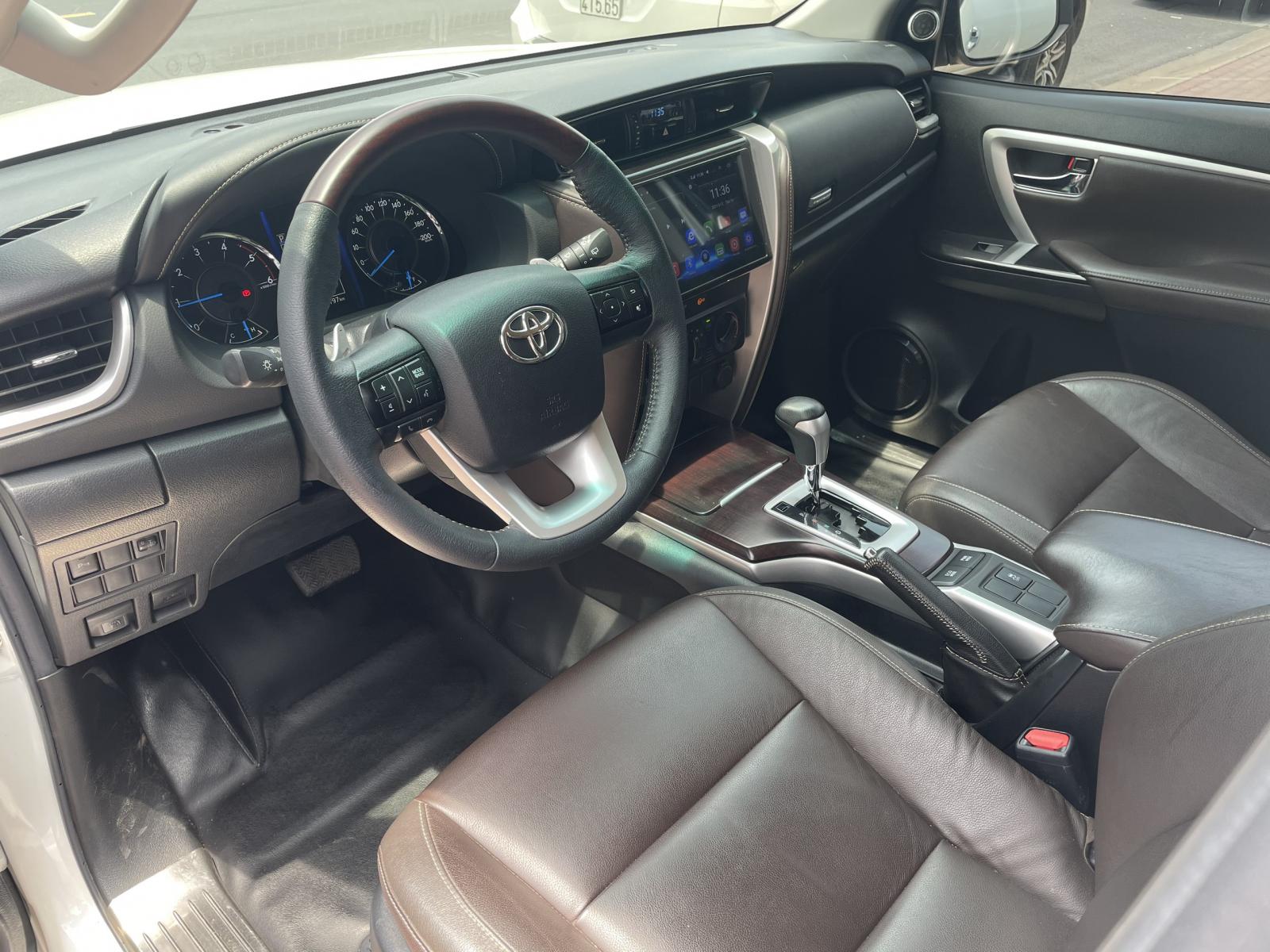 Toyota Fortuner 2.4G AT 2019 - Bán Toyota Fortuner 2.4G AT đời 2019, màu trắng, biển SG - lướt 19.000km - xe đẹp - giá tốt