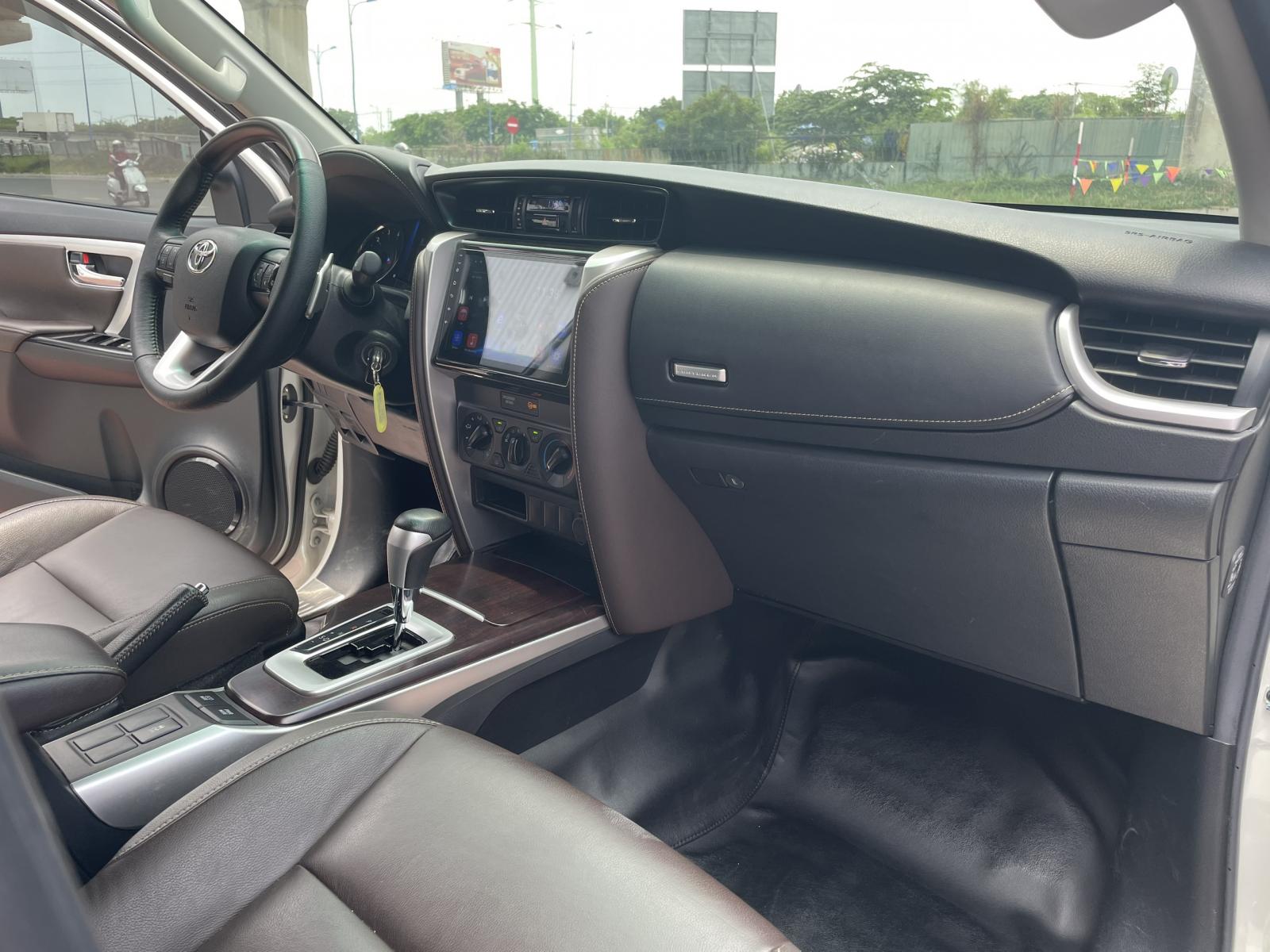 Toyota Fortuner 2.4G AT 2019 - Bán Toyota Fortuner 2.4G AT đời 2019, màu trắng, biển SG - lướt 19.000km - xe đẹp - giá tốt