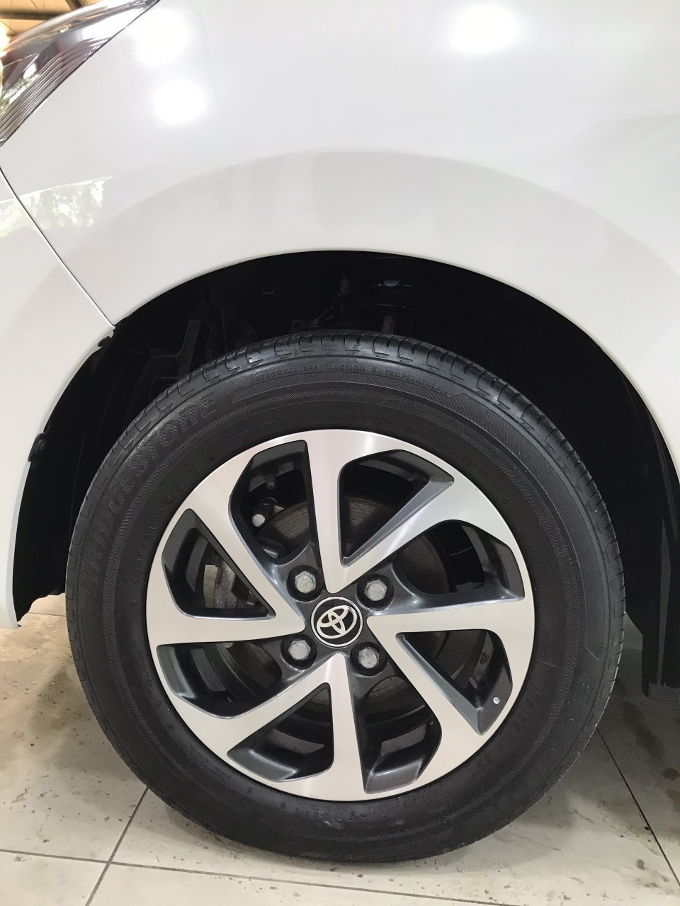 Toyota Wigo 1.2 AT 2019 - Bán Toyota Wigo 1.2 AT đời 2019, màu trắng, nhập khẩu Indo, biển SG - lướt đẹp 8.000km - Giá đẹp xe giao ngay