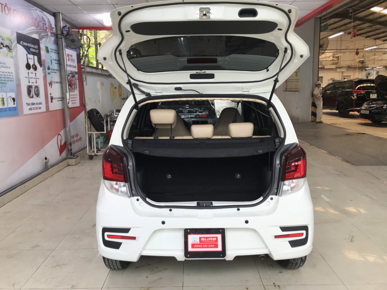 Toyota Wigo 1.2 AT 2019 - Bán Toyota Wigo 1.2 AT đời 2019, màu trắng, nhập khẩu Indo, biển SG - lướt đẹp 8.000km - Giá đẹp xe giao ngay