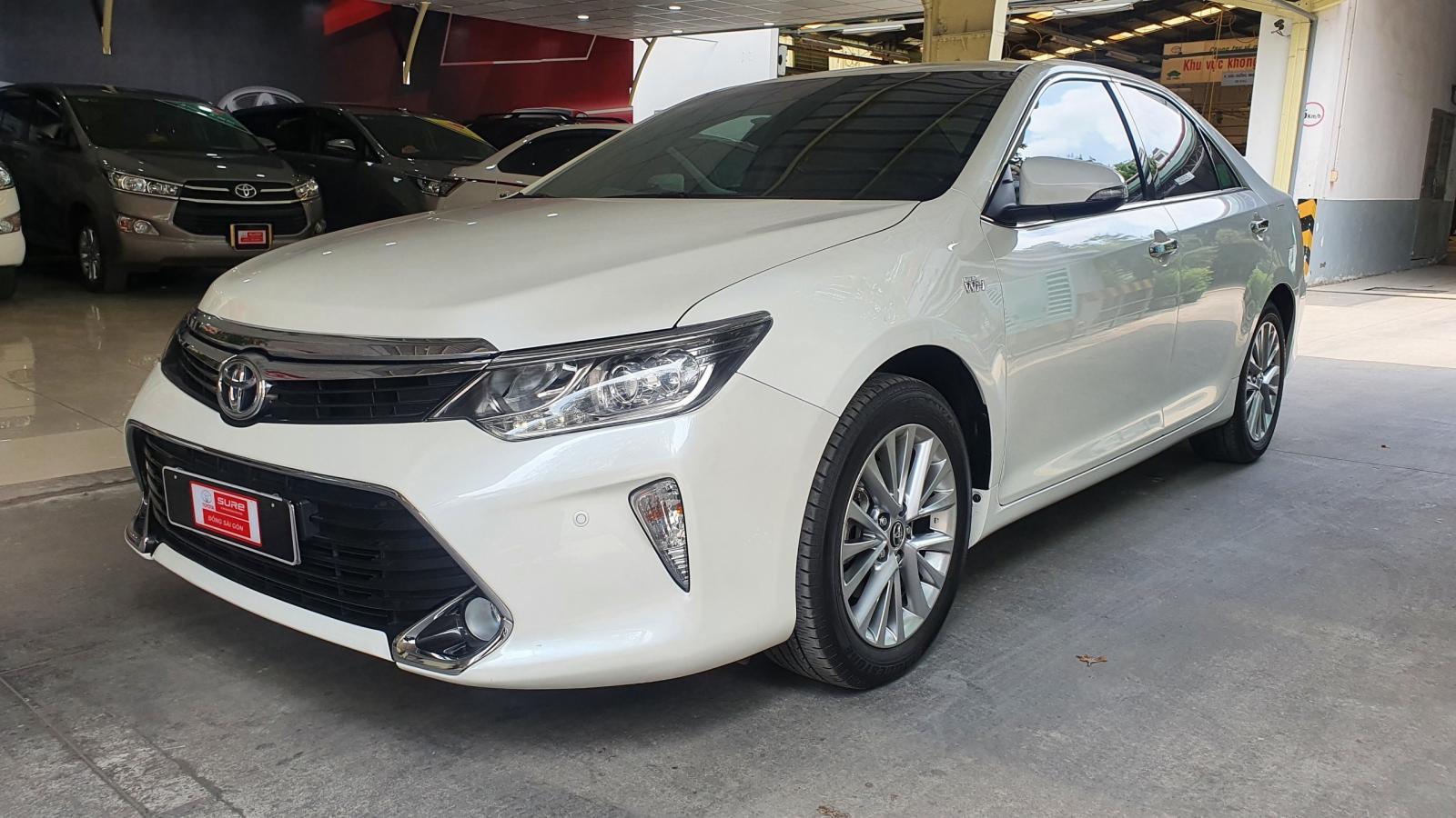 Toyota Camry 2.5Q 2019 - Cần bán lại xe Toyota Camry 2.5Q sản xuất 2019, màu trắng