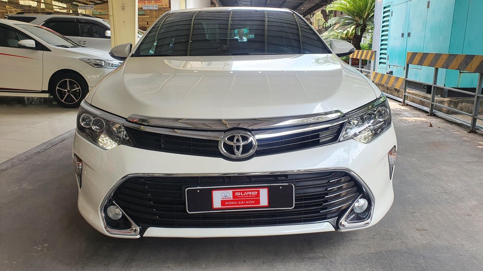 Toyota Camry 2.5Q 2019 - Cần bán lại xe Toyota Camry 2.5Q sản xuất 2019, màu trắng