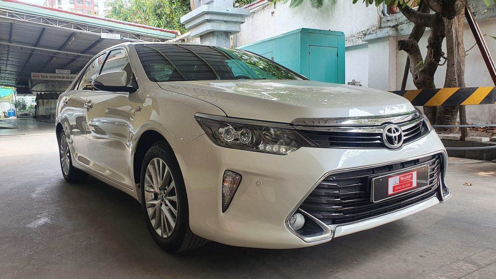 Toyota Camry 2.5Q 2019 - Cần bán lại xe Toyota Camry 2.5Q sản xuất 2019, màu trắng