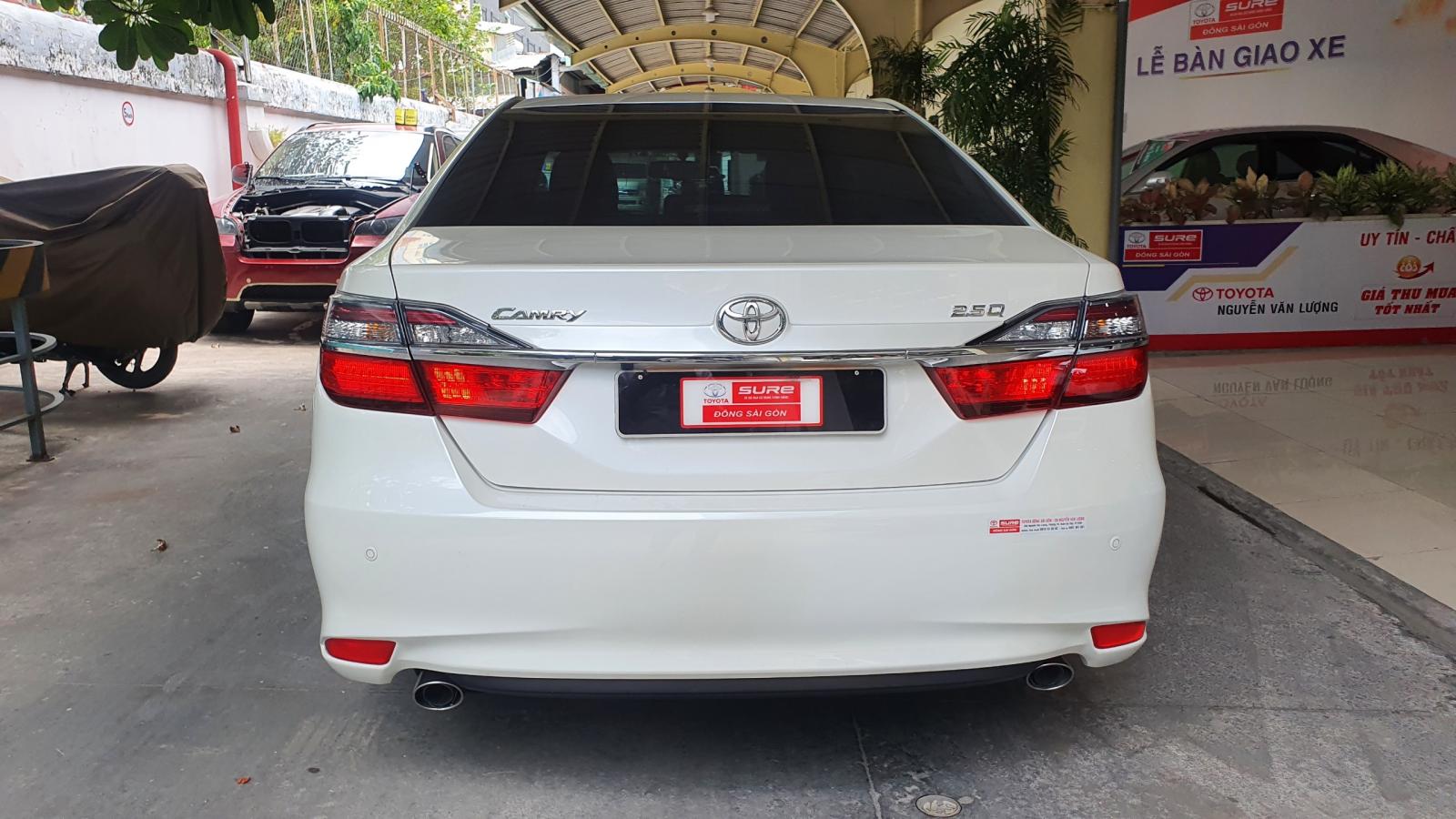 Toyota Camry 2.5Q 2019 - Cần bán lại xe Toyota Camry 2.5Q sản xuất 2019, màu trắng