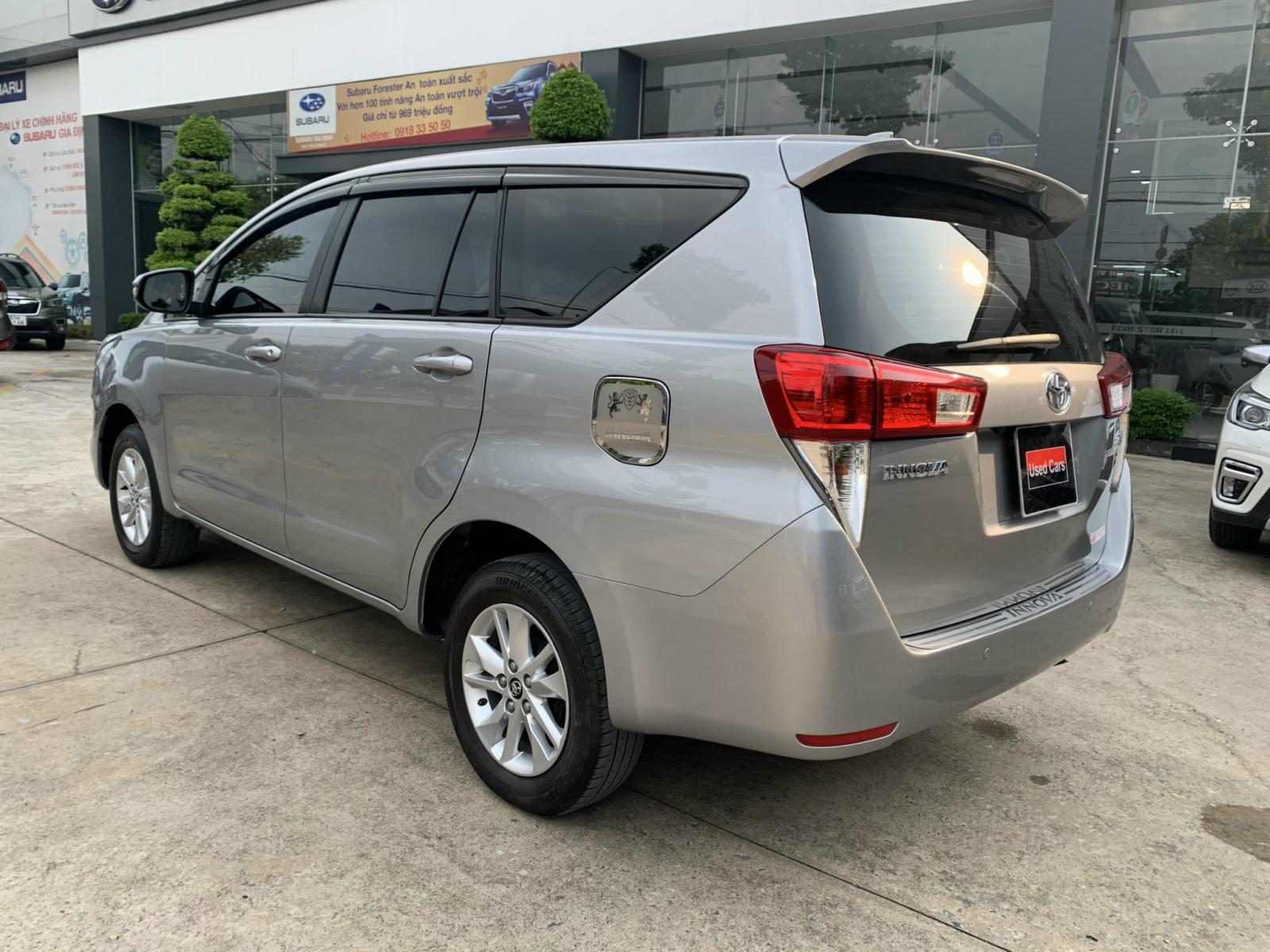 Toyota Innova 2.0E 2019 - Cần bán lại xe Toyota Innova 2.0E đời 2019, màu bạc, giá tốt