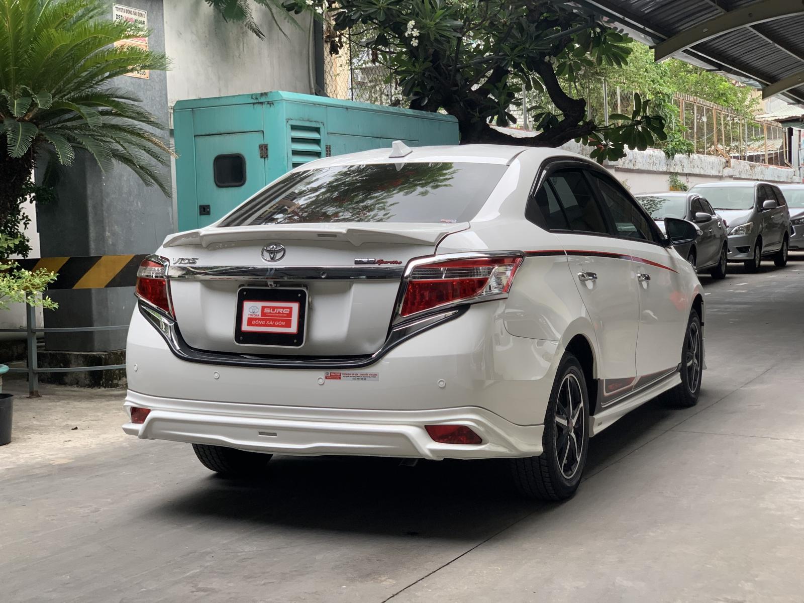 Toyota Vios 1.5 TRD 2018 - Bán Toyota Vios 1.5 TRD đời 2018, màu trắng, biển SG - chuẩn 36.000km - Xe chính hãng không đâm đụng hay ngập nước