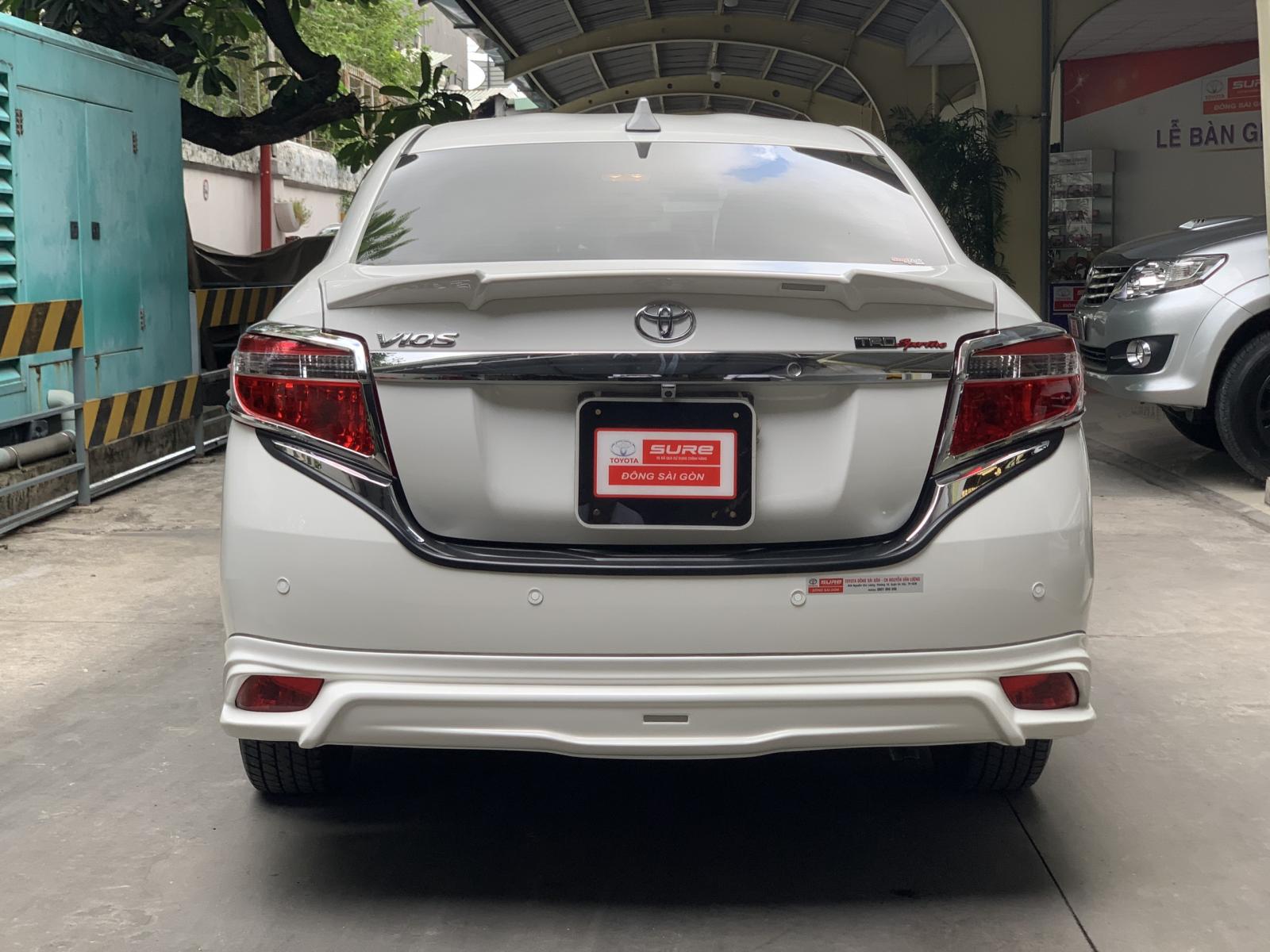 Toyota Vios 1.5 TRD 2018 - Bán Toyota Vios 1.5 TRD đời 2018, màu trắng, biển SG - chuẩn 36.000km - Xe chính hãng không đâm đụng hay ngập nước