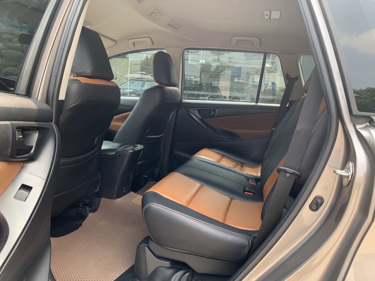 Toyota Innova 2.0E 2019 - Cần bán lại xe Toyota Innova 2.0E đời 2019, 710 triệu