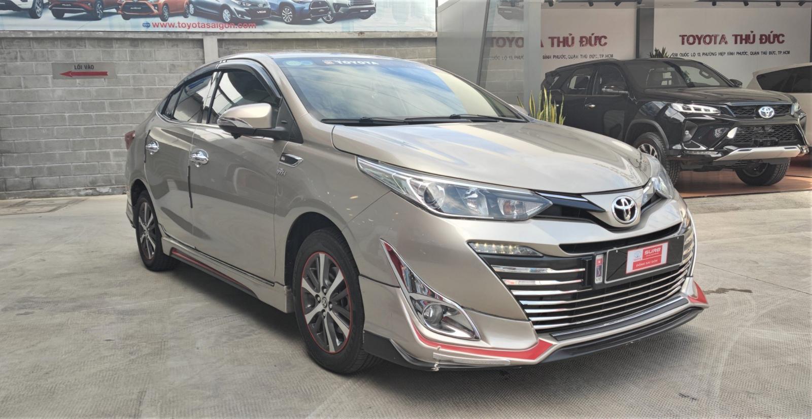 Toyota Vios 1.5G AT 2018 - Bán Toyota Vios 1.5G AT đời 2018, màu vàng, biển SG - chuẩn 84.000km - Gia đình xem xe thương lượng tiếp