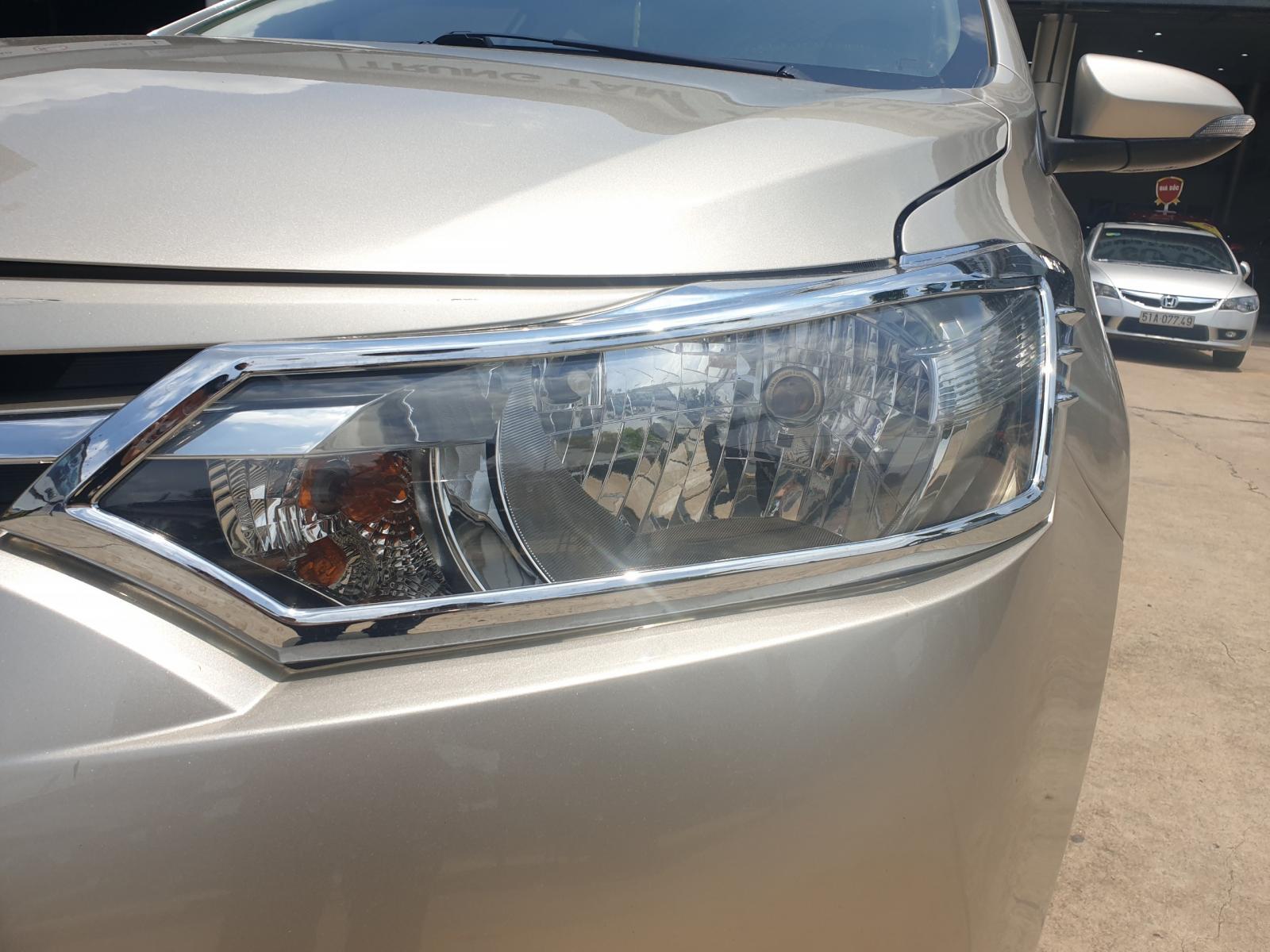 Toyota Vios 1.5 E CVT 2017 - Cần bán Toyota Vios 1.5 E CVT đời 2017, màu vàng, biển SG - 66.000km - Giá giảm vài chục