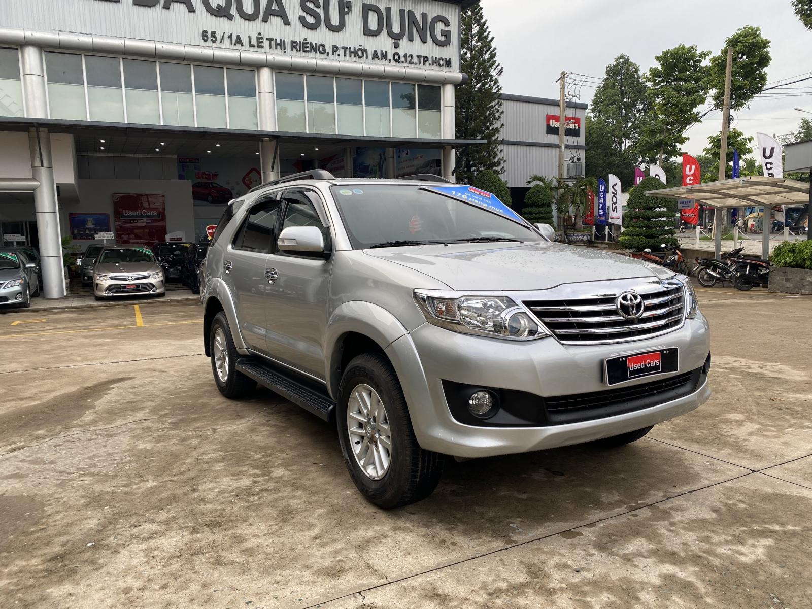 Toyota Fortuner 2012 - Cần bán gấp Toyota Fortuner 2.5G đời 2012, màu bạc