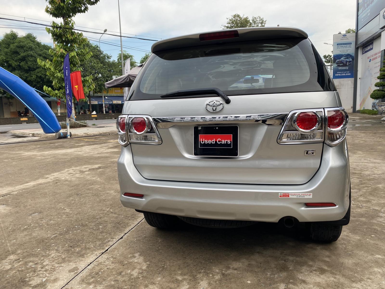 Toyota Fortuner 2012 - Cần bán gấp Toyota Fortuner 2.5G đời 2012, màu bạc