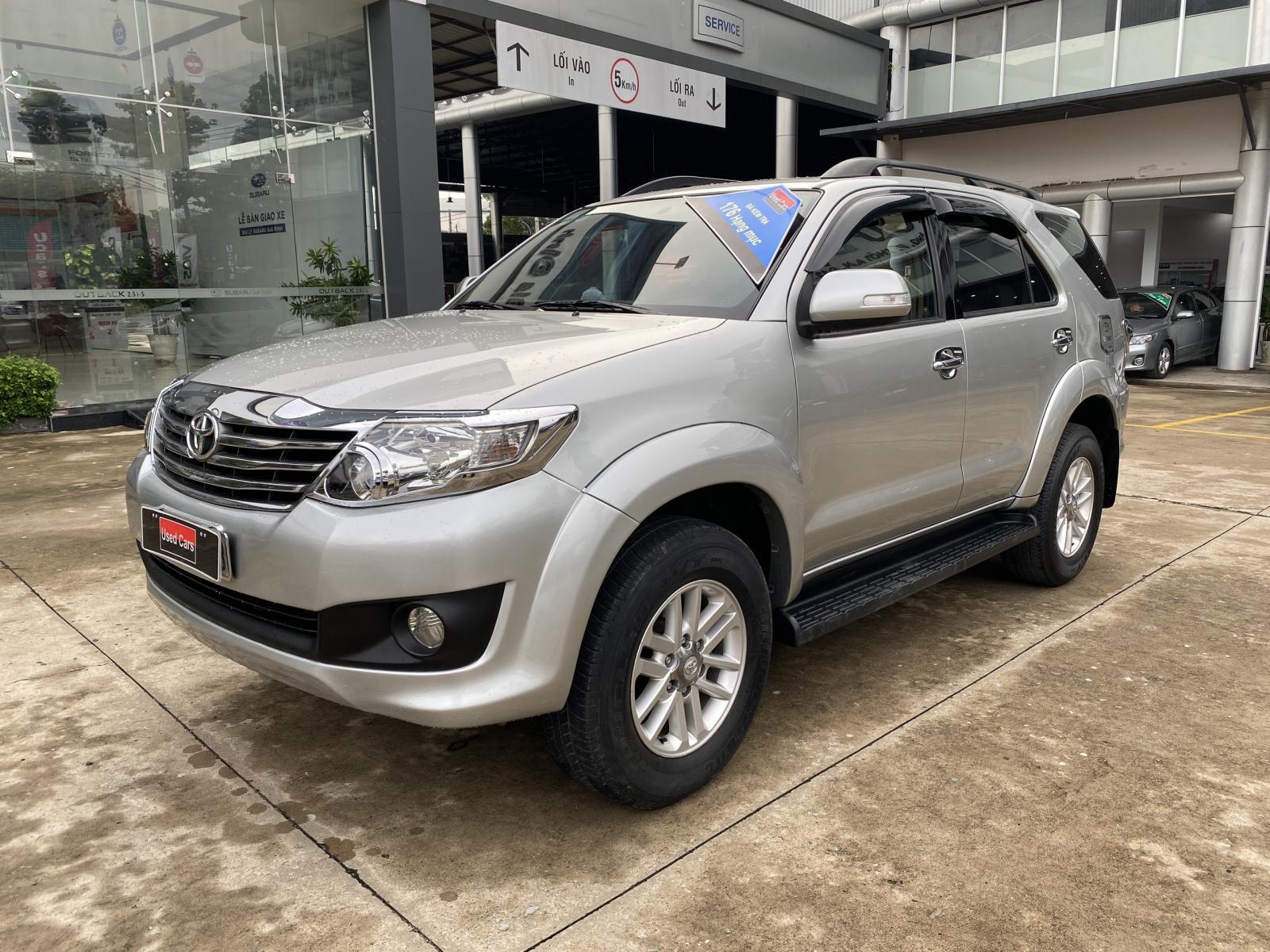 Toyota Fortuner 2012 - Cần bán gấp Toyota Fortuner 2.5G đời 2012, màu bạc