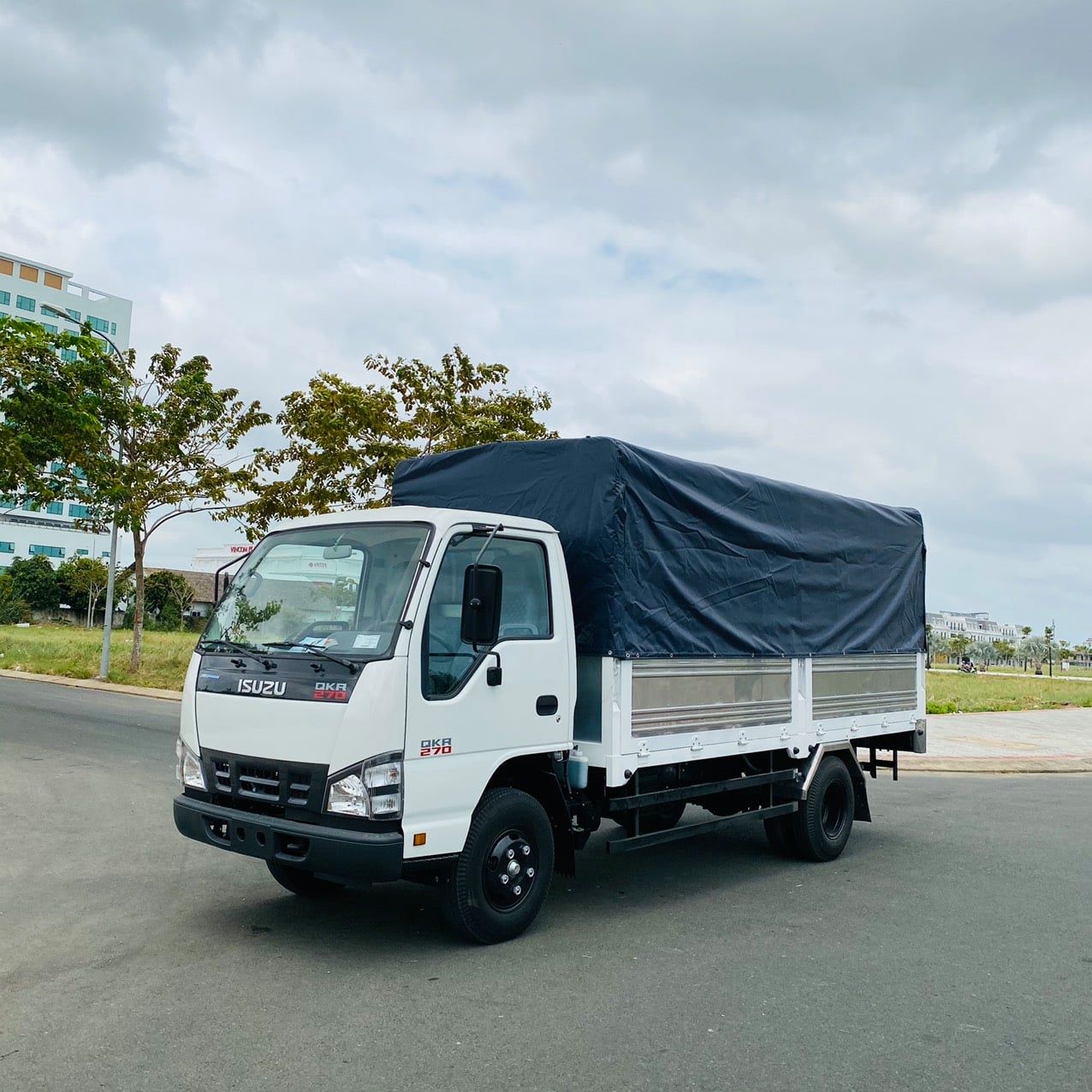 Isuzu QKR QKR77HE4 2021 - Xe tải Isuzu QKR77HE4 Thùng Mui Bạt 1T9 & 2T9