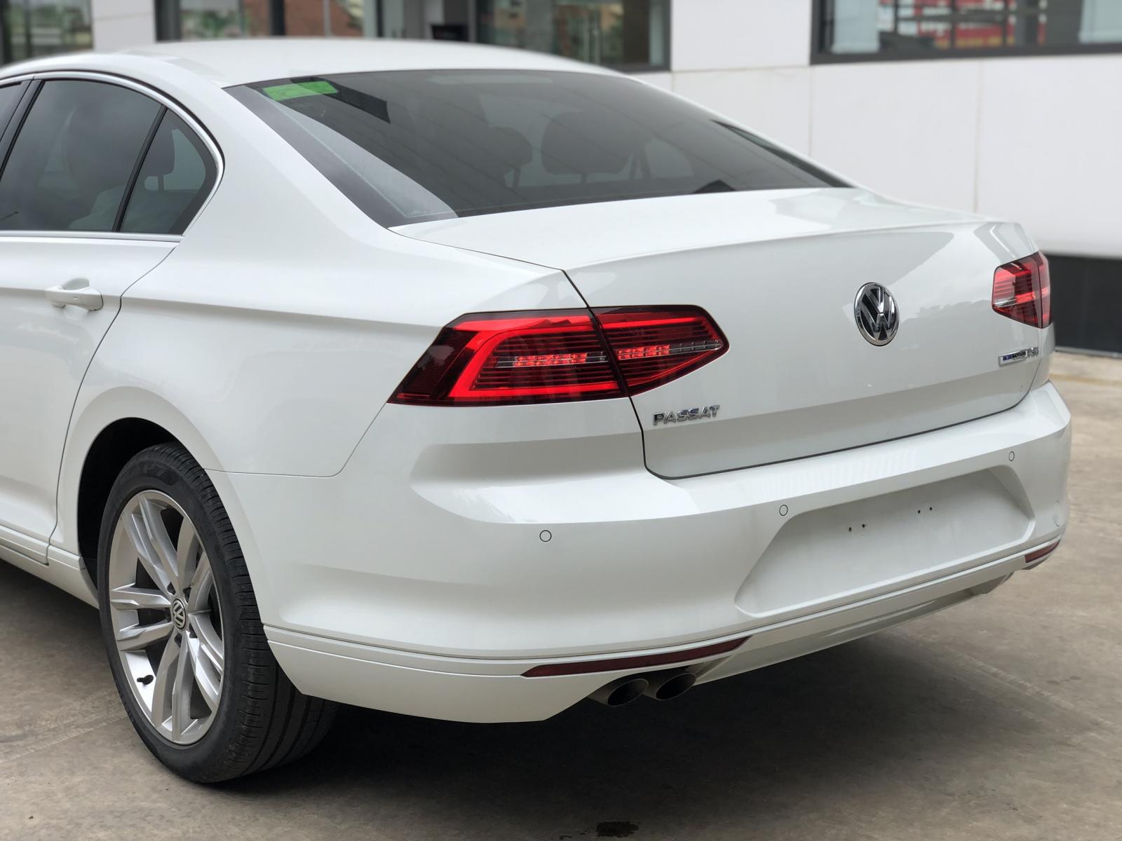 Volkswagen Passat     2018 - Bán Volkswagen Passat đời 2018, màu trắng, nhập khẩu, đẹp như mới