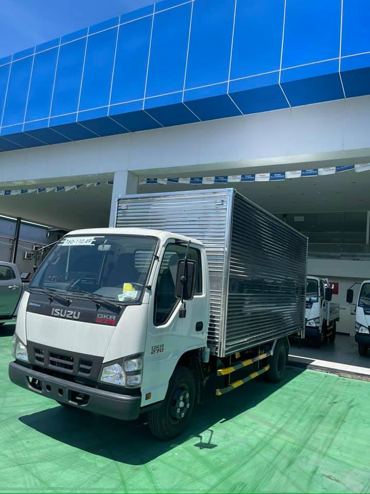 Isuzu QKR QKR77HE4 2021 - Xe tải Isuzu QKR270 thùng kín 1t9