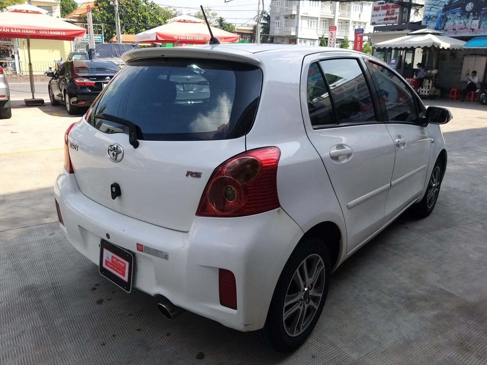 Toyota Yaris 1.3 2012 - Cần bán gấp Toyota Yaris 1.3 đời 2012, màu trắng, xe nhập, giá tốt