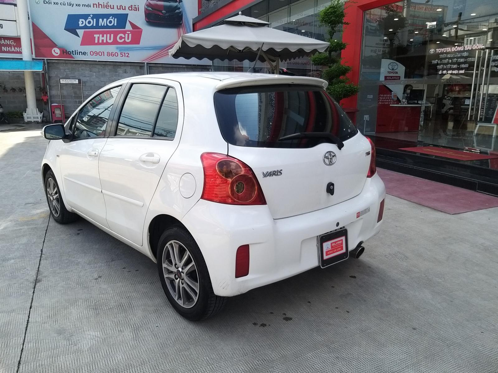 Toyota Yaris 1.3 2012 - Cần bán gấp Toyota Yaris 1.3 đời 2012, màu trắng, xe nhập, giá tốt