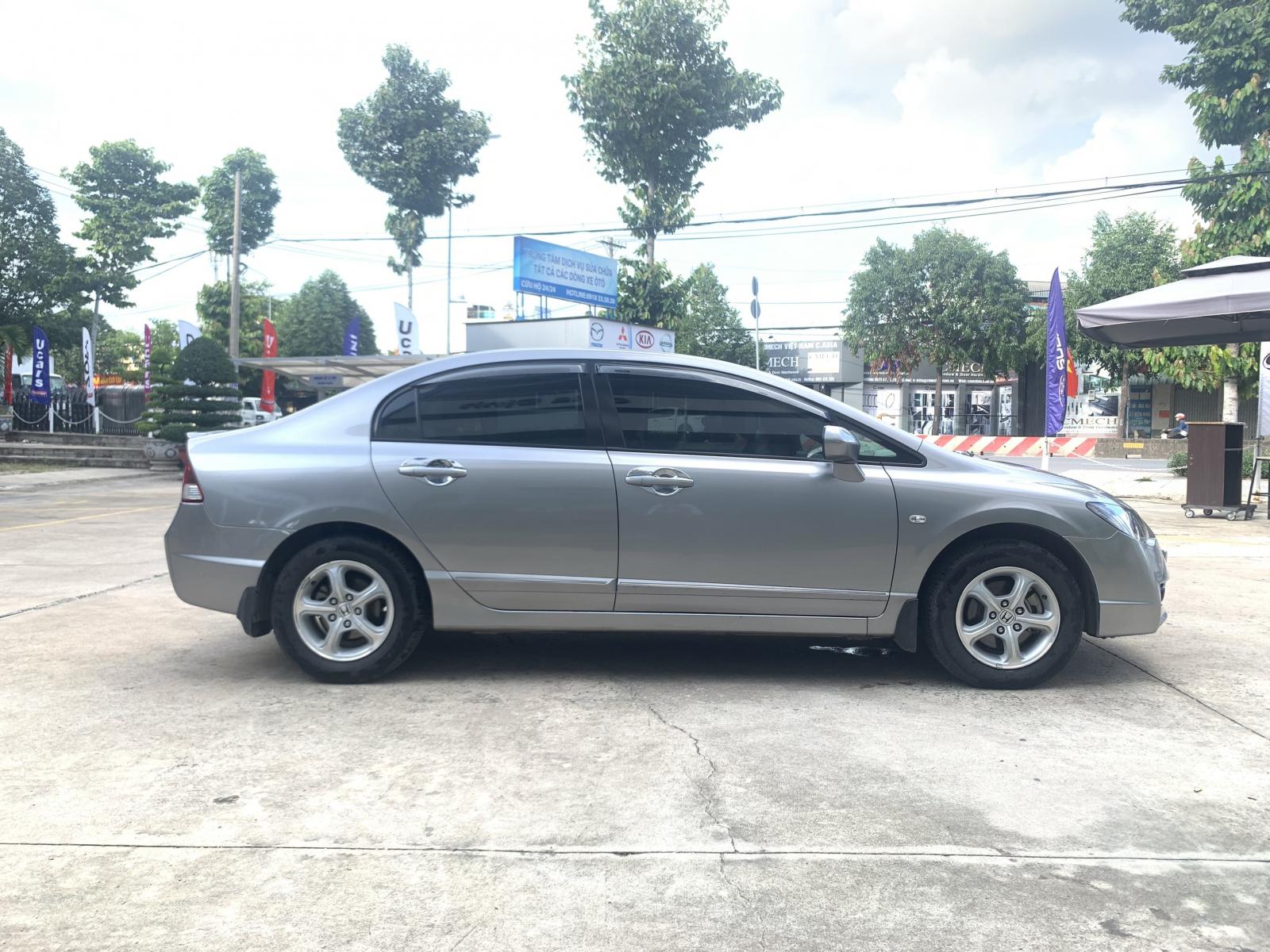 Honda Civic 1.8 2010 - Cần bán gấp Honda Civic 1.8 sản xuất 2010, màu bạc