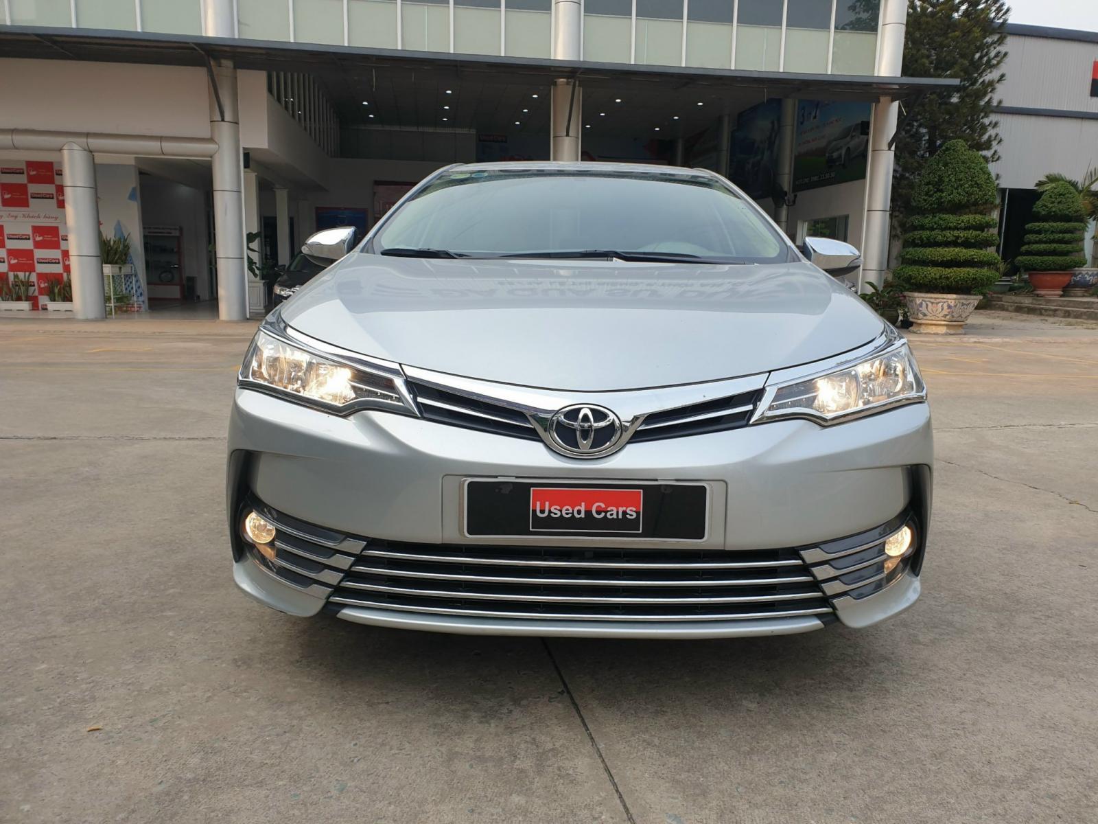 Toyota Corolla altis 1.8 2018 - Cần bán Toyota Corolla altis 1.8 đời 2018, màu bạc, 720 triệu