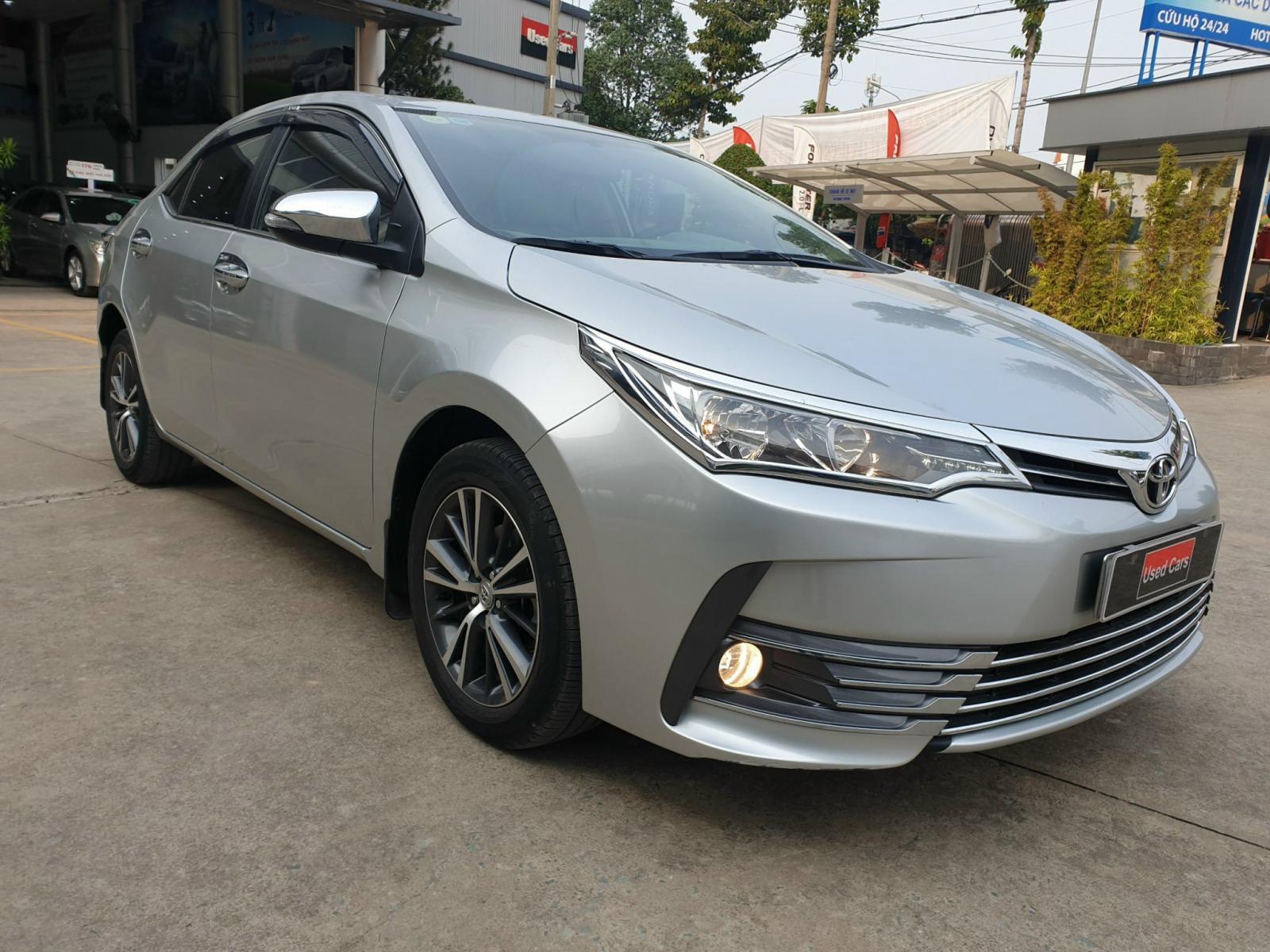 Toyota Corolla altis 1.8 2018 - Cần bán Toyota Corolla altis 1.8 đời 2018, màu bạc, 720 triệu