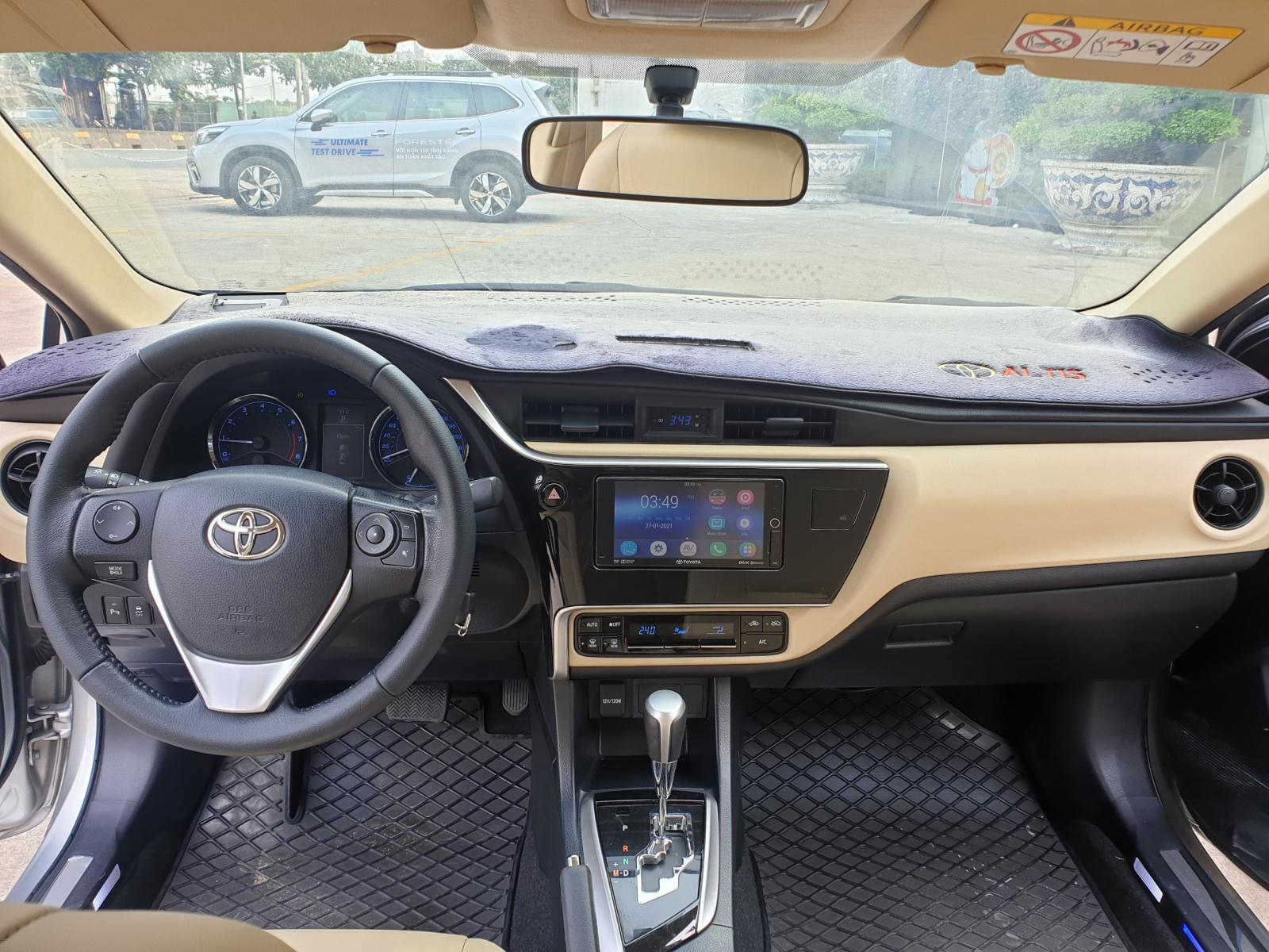 Toyota Corolla altis 1.8 2018 - Cần bán Toyota Corolla altis 1.8 đời 2018, màu bạc, 720 triệu