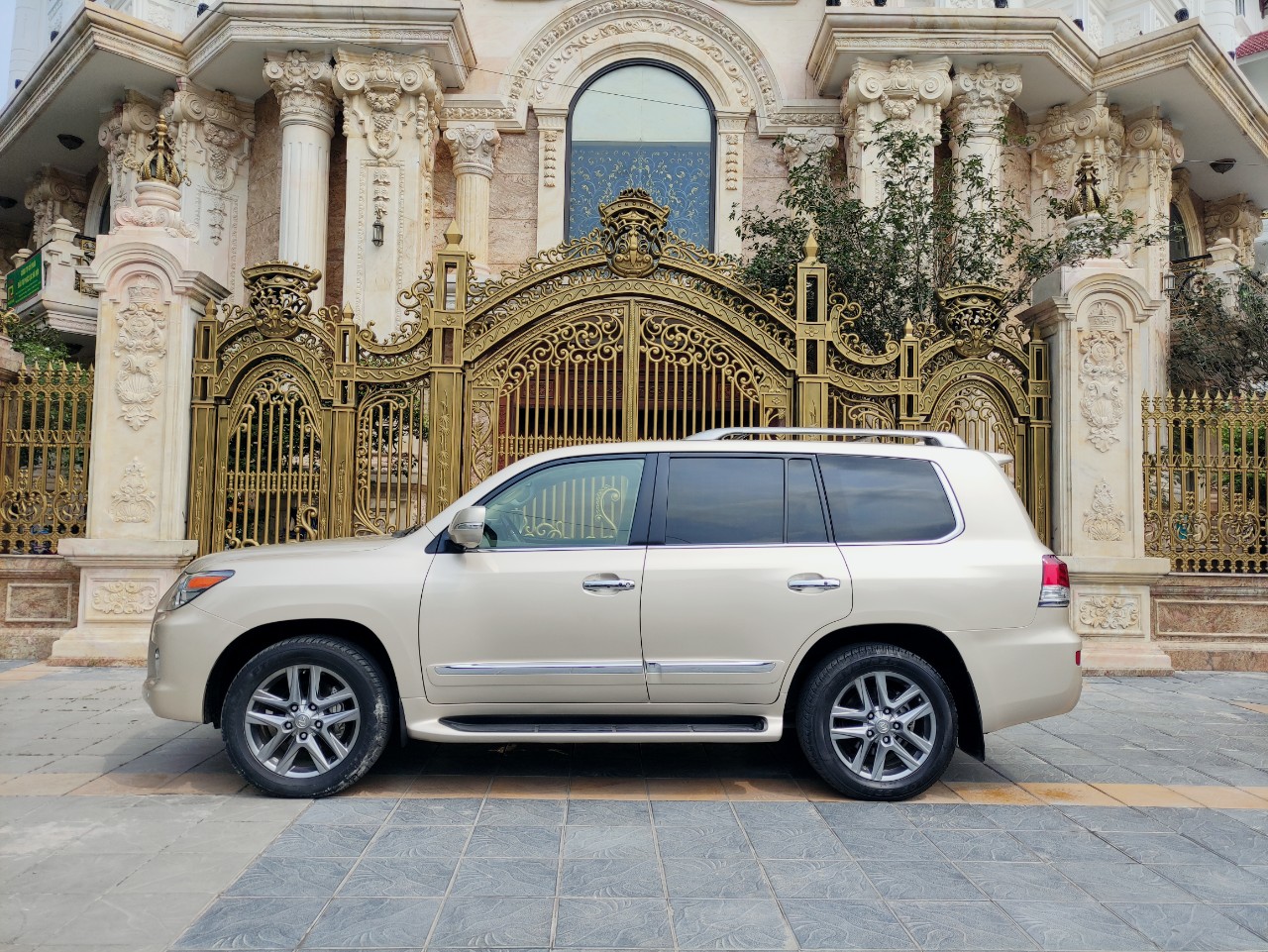 Lexus LX5700 2012 - Bán xe Lexus LX570 năm 2012 vàng kem