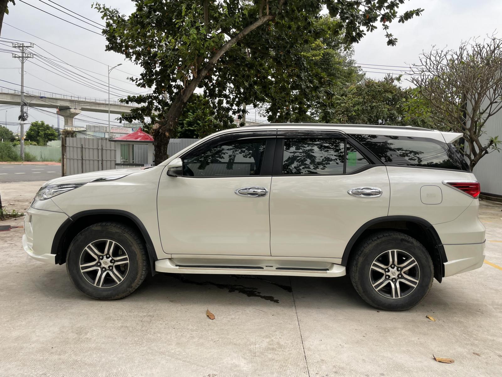 Toyota Fortuner 2.4 2018 - Cần bán gấp Toyota Fortuner 2.4 năm 2018, màu trắng, xe nhập, xe gia đình, giá tốt