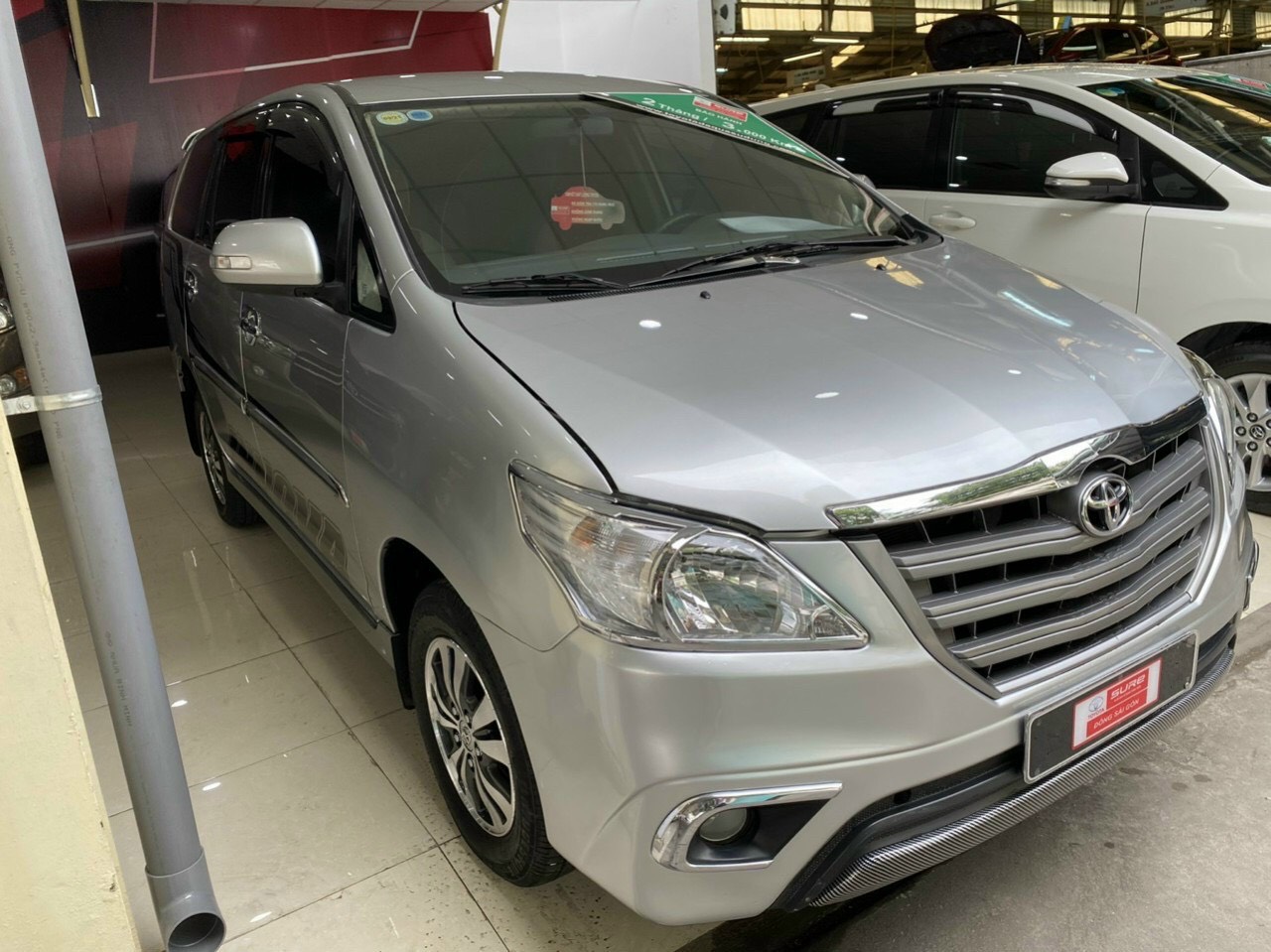 Toyota Innova 2.0 2016 - Bán Toyota Innova 2.0 đời 2016, màu bạc, giá chỉ 490 triệu