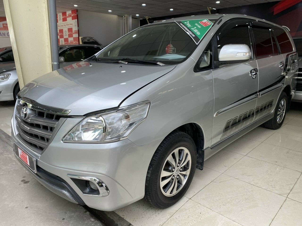 Toyota Innova 2.0 2016 - Bán Toyota Innova 2.0 đời 2016, màu bạc, giá chỉ 490 triệu