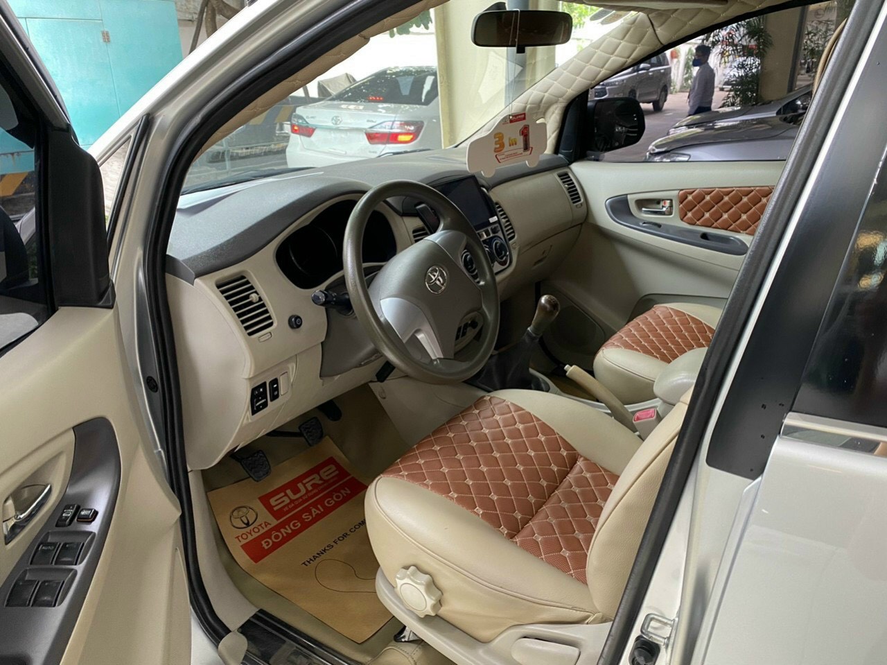 Toyota Innova 2.0 2016 - Bán Toyota Innova 2.0 đời 2016, màu bạc, giá chỉ 490 triệu