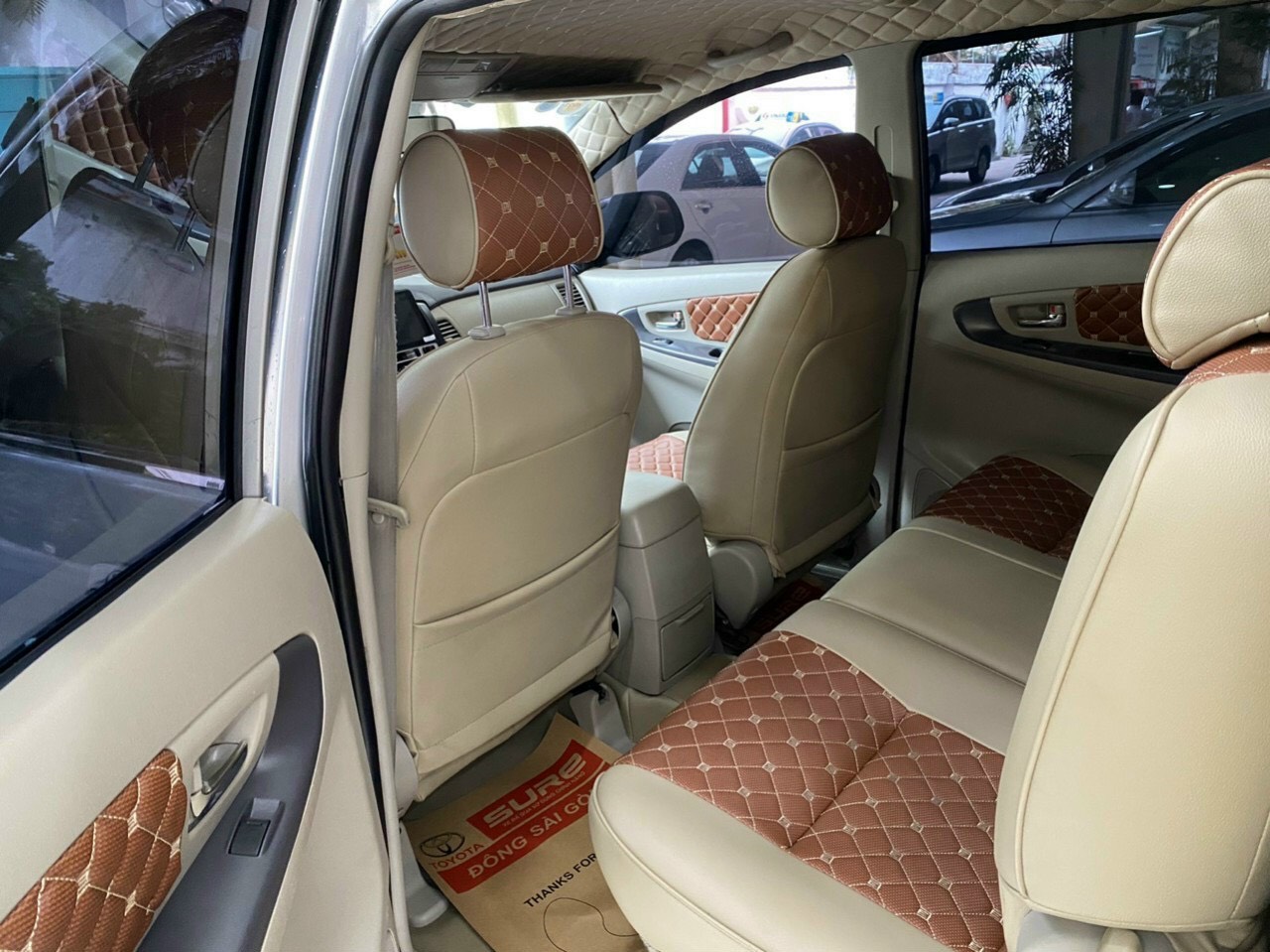 Toyota Innova 2.0 2016 - Bán Toyota Innova 2.0 đời 2016, màu bạc, giá chỉ 490 triệu