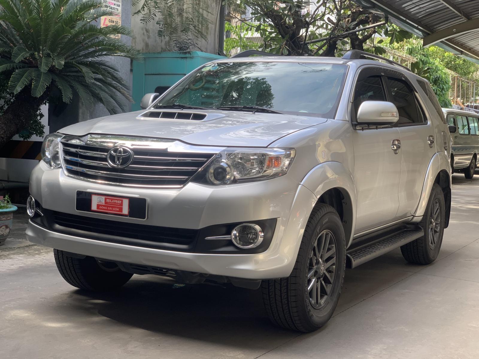 Toyota Fortuner 2.5 2016 - Cần bán gấp Toyota Fortuner 2.5 đời 2016, màu bạc, số sàn