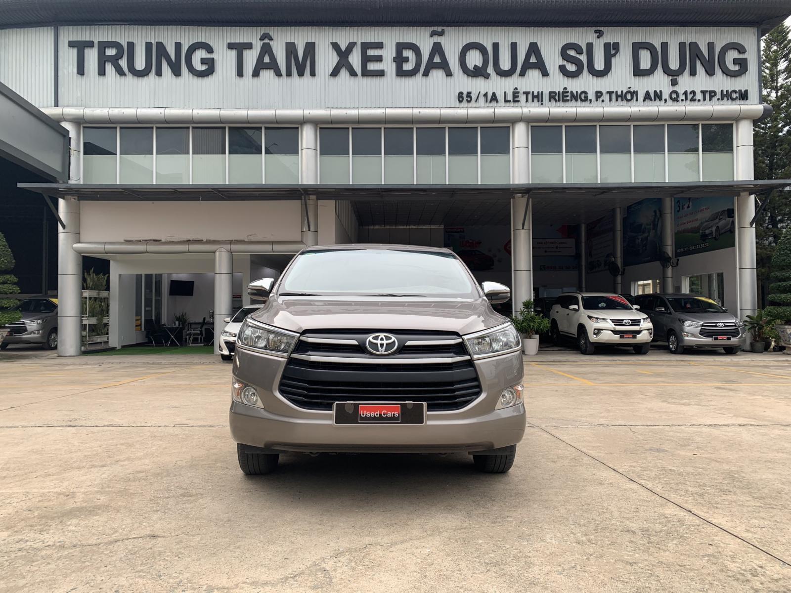 Toyota Innova 2.0E 2018 - Cần bán lại xe Toyota Innova 2.0E đời 2018, màu bạc