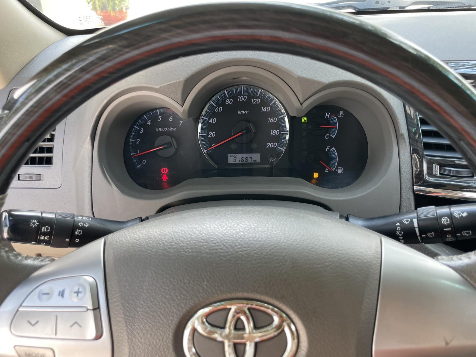 Toyota Fortuner 2.7 2013 - Xe Toyota Fortuner 2.7 2013, màu bạc, giá 620tr