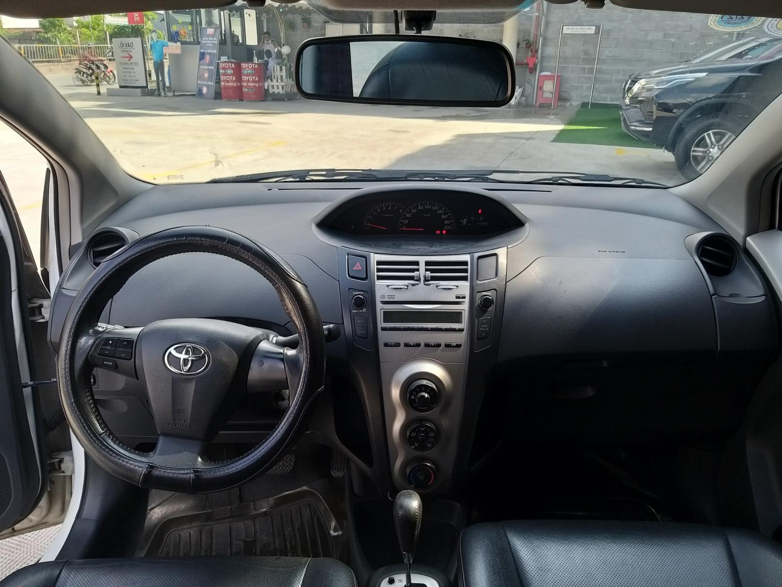 Toyota Yaris 1.5 2012 - Xe Toyota Yaris 1.5 đời 2012, màu trắng, xe nhập, 350 triệu