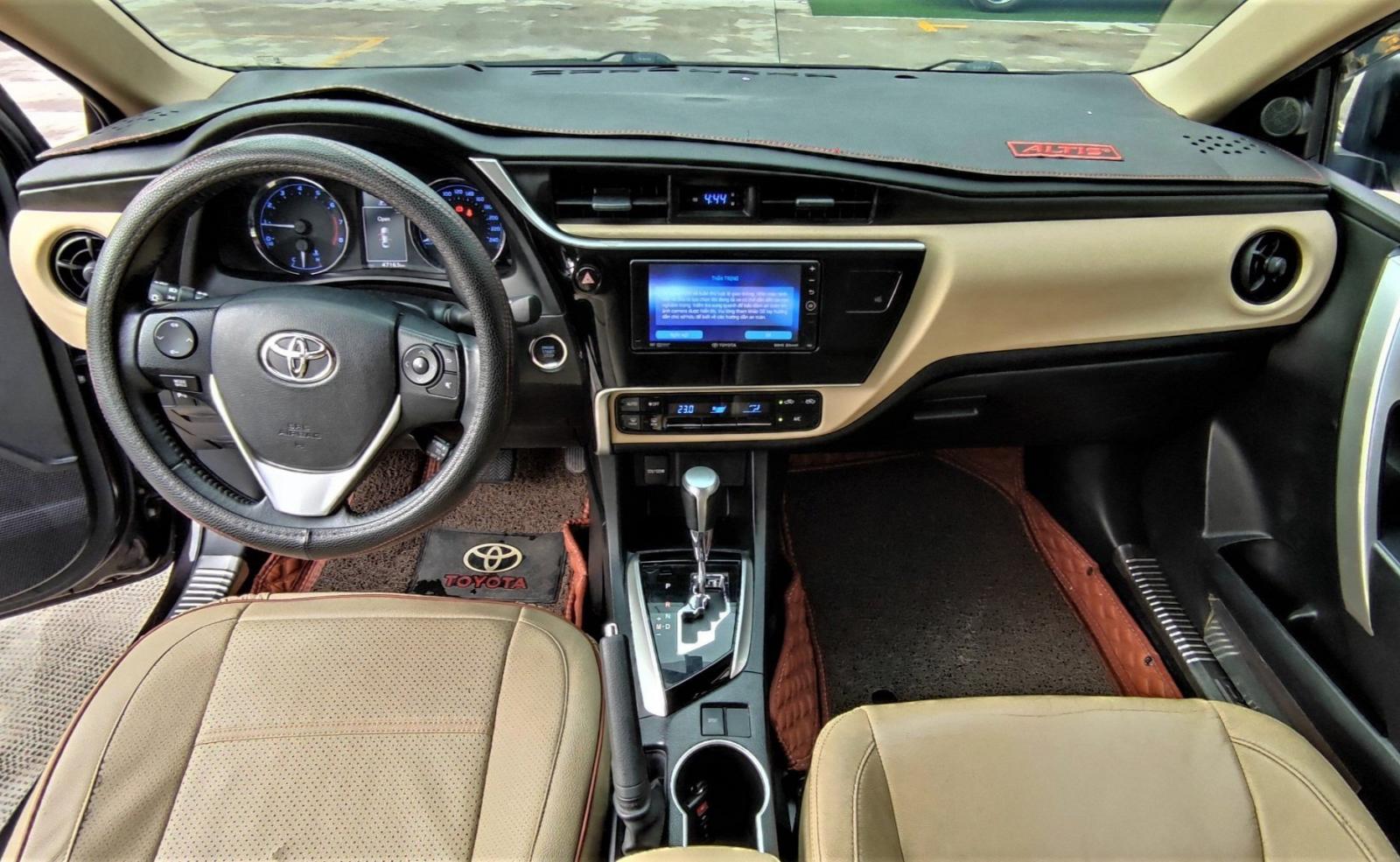 Toyota Corolla altis 1.8G 2019 - Bán Toyota Corolla altis 1.8G đời 2019, màu nâu